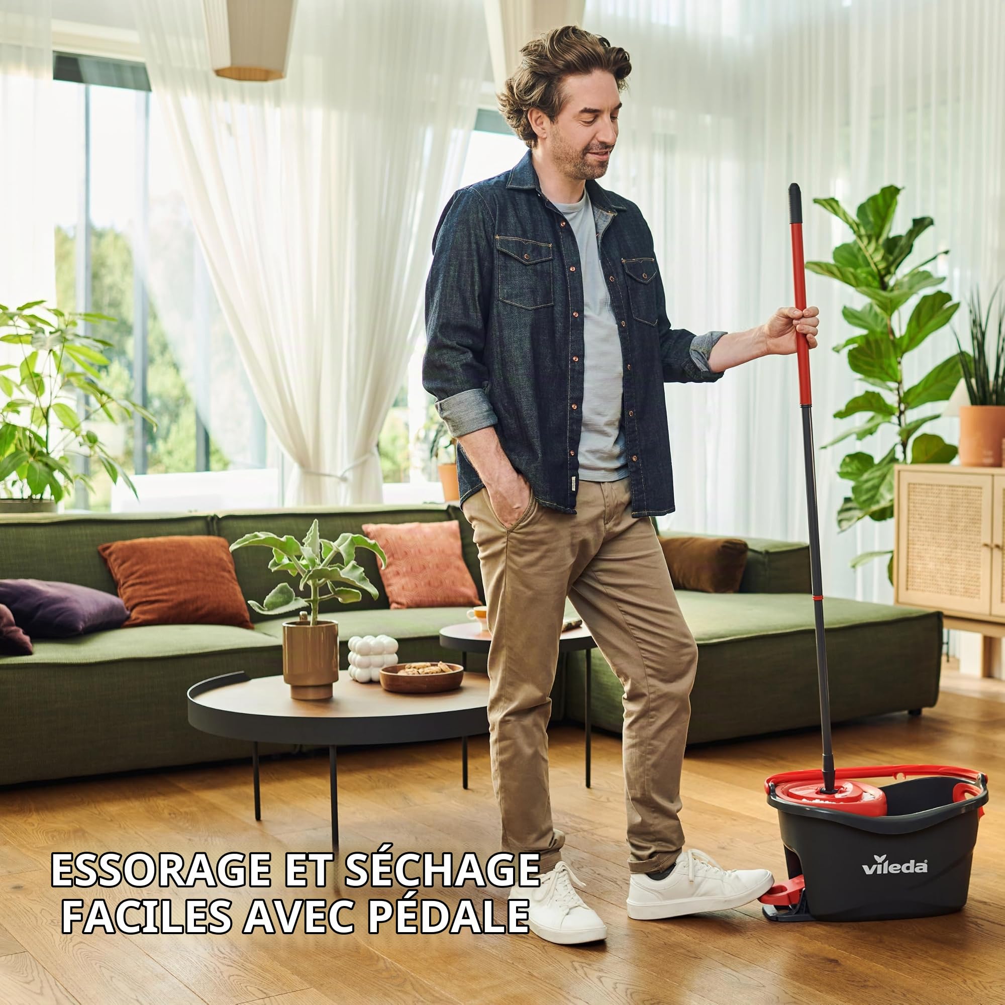 Vileda Turbo Kit Complet Lavage Sol - Balai serpillère en Microfibres + Son Seau essoreur à pédale & Recharge Turbo 2en1, Microfibres Rouges et Blanches - Sachet Contenant 2 recharges