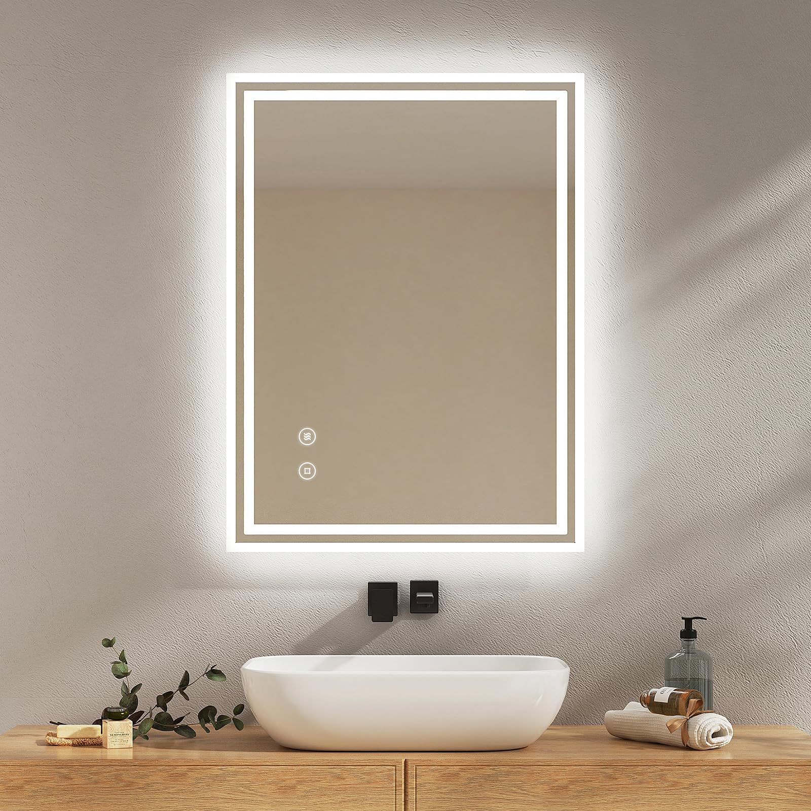 EMKE Espejo de baño con iluminación, 80 x 60 cm, Espejo de baño con antivaho, luz Blanca fría, Regulable, táctil, función de Memoria, Apagado automático de 3 Horas, IP44, Ahorro de energía