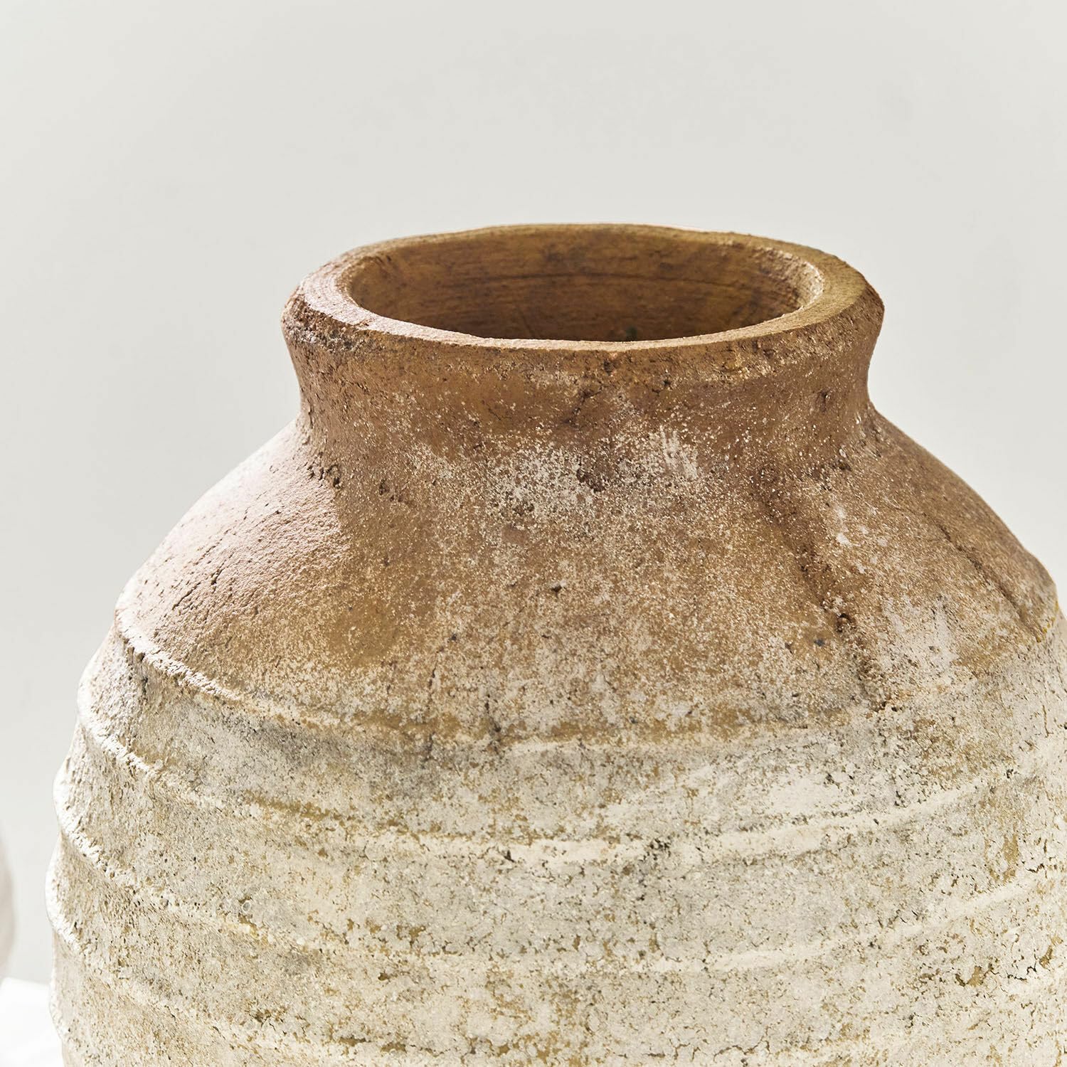 Loberon Sibinna Vase - Dimensions généreuses - pour des Fleurs fraîches ou des Bouquets de Fleurs séchées, Marron/Blanc