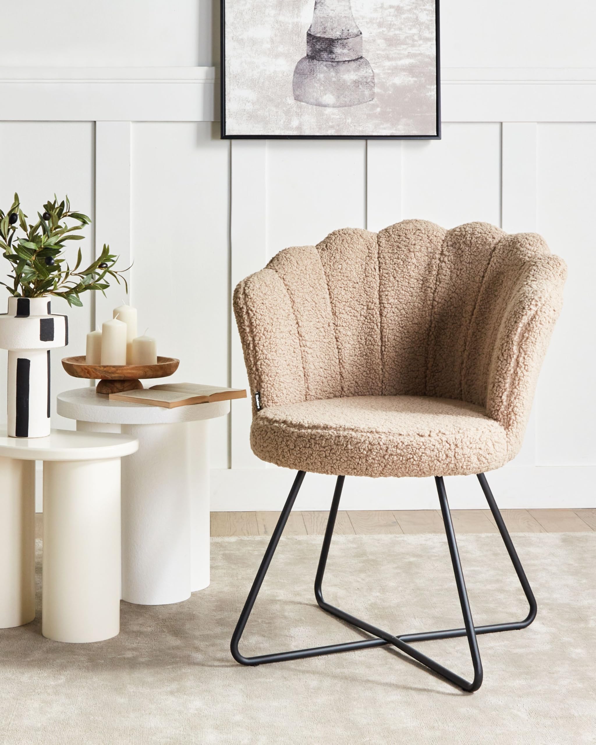 Beliani Sessel Muschel-Design Bouclé beige rund schwarzes Metallgestell Retro Lovelock
