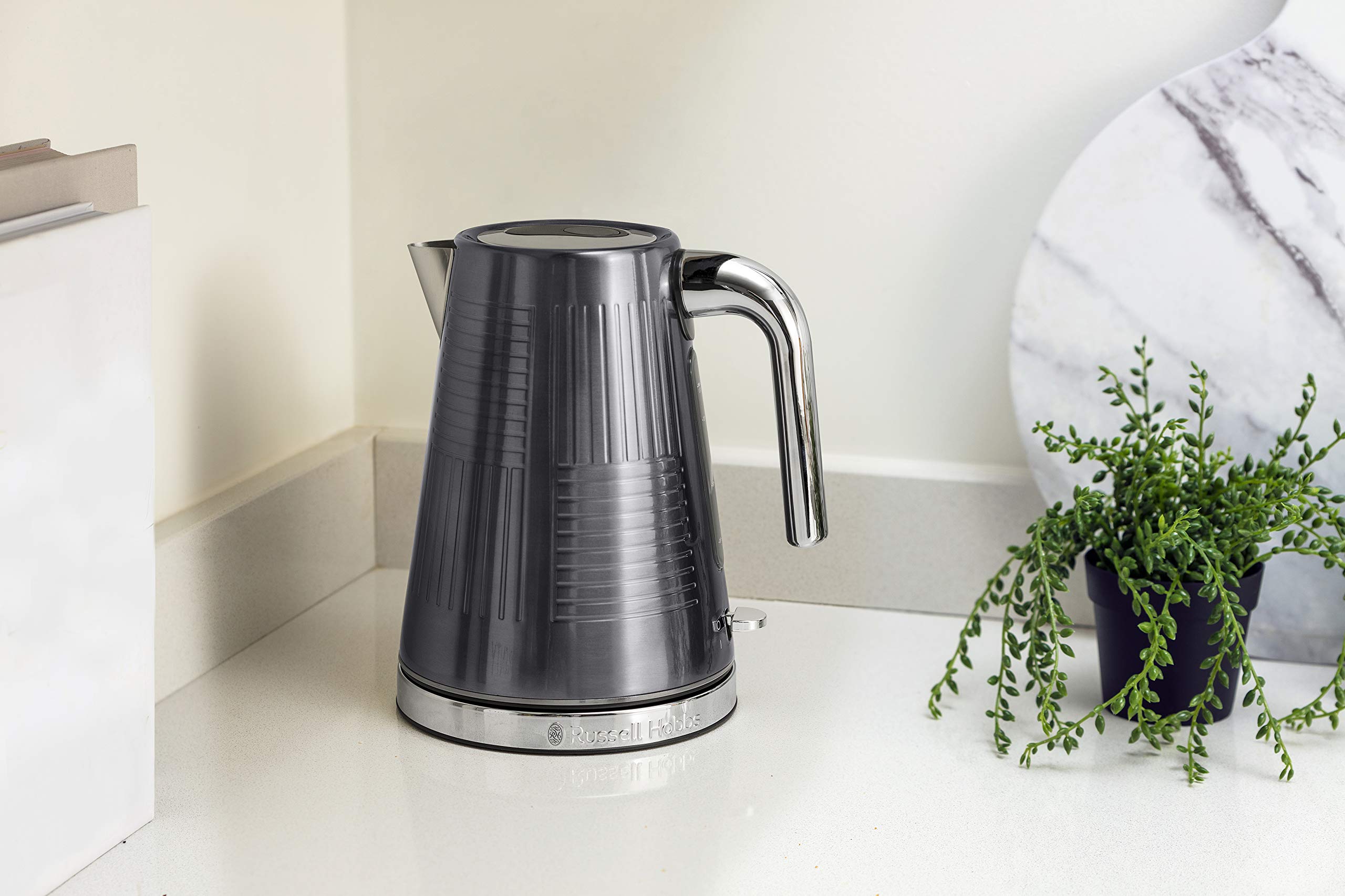 Russell Hobbs Wasserkocher [1,7l, 2400W] Geo Edelstahl Grau (Schnellkochfunktion, herausnehmbarer Kalkfilter, Wasserstandsanzeige, autom. Deckelöffnung, optimierte Ausgusstülle) Teekocher 25240-70