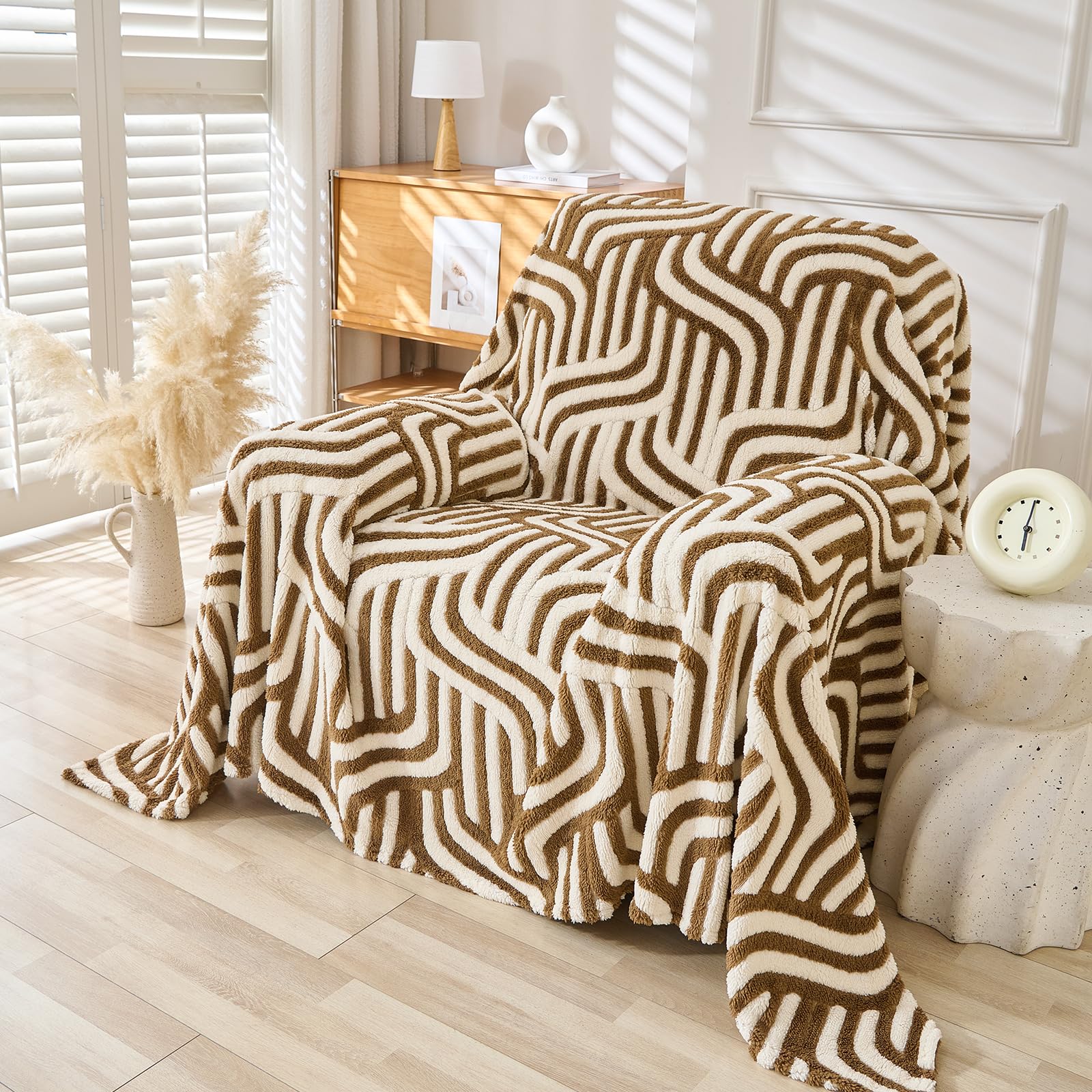 WEYOND Plush Sofa Cover with Non-Slip Backing, Washable Couch Cover for Pets, Furniture Protector for Dogs, Fits Armchair, Sectional, Loveseat, 2 3 4 Seater, Futon (180 x 230 cm, Dark Brown)