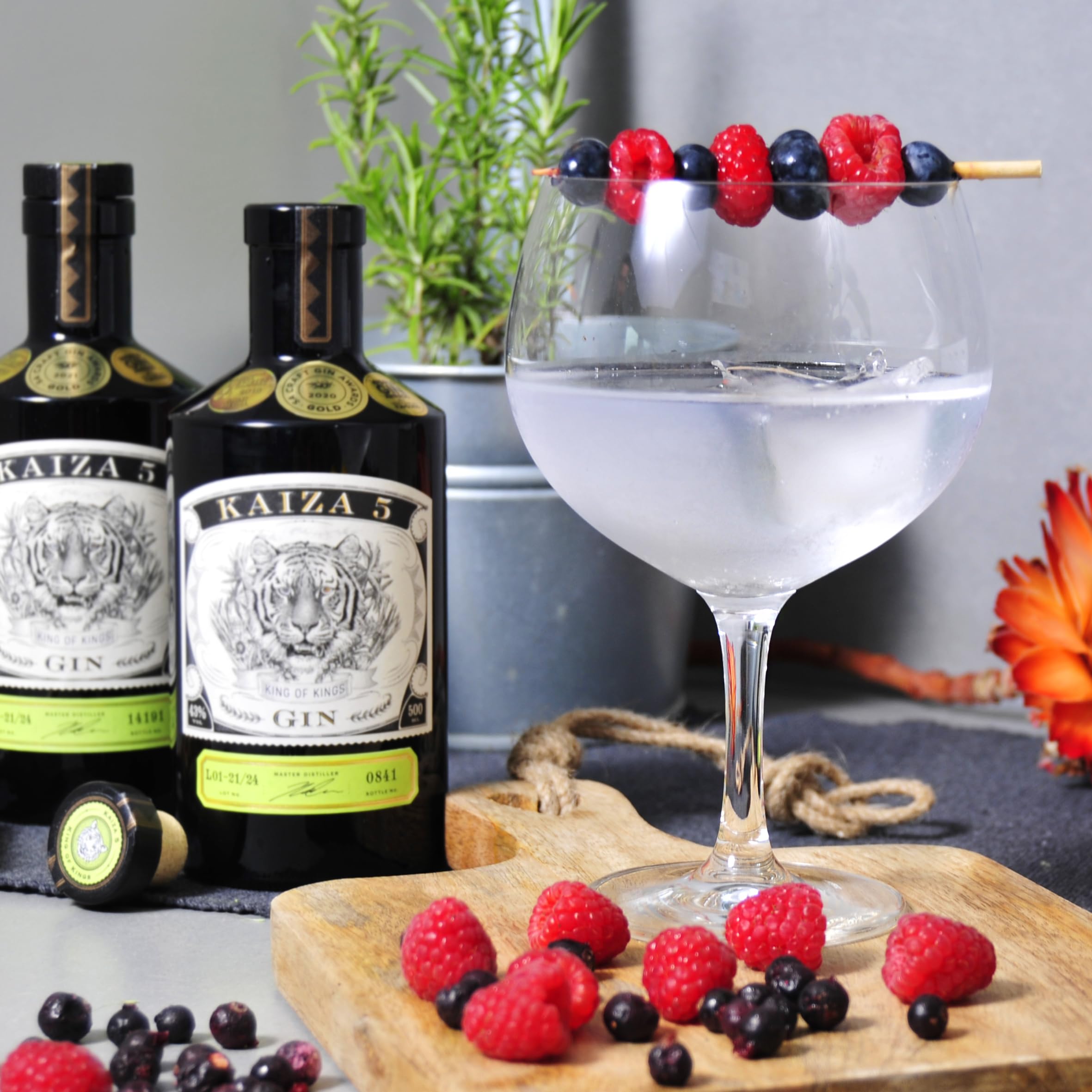 KAIZA 5 GIN - 0,7 l - 43% | La ginebra premium más premiada de Sudáfrica/Ciudad del Cabo | Fresca, suave y exótica con grosella negra y pomelo