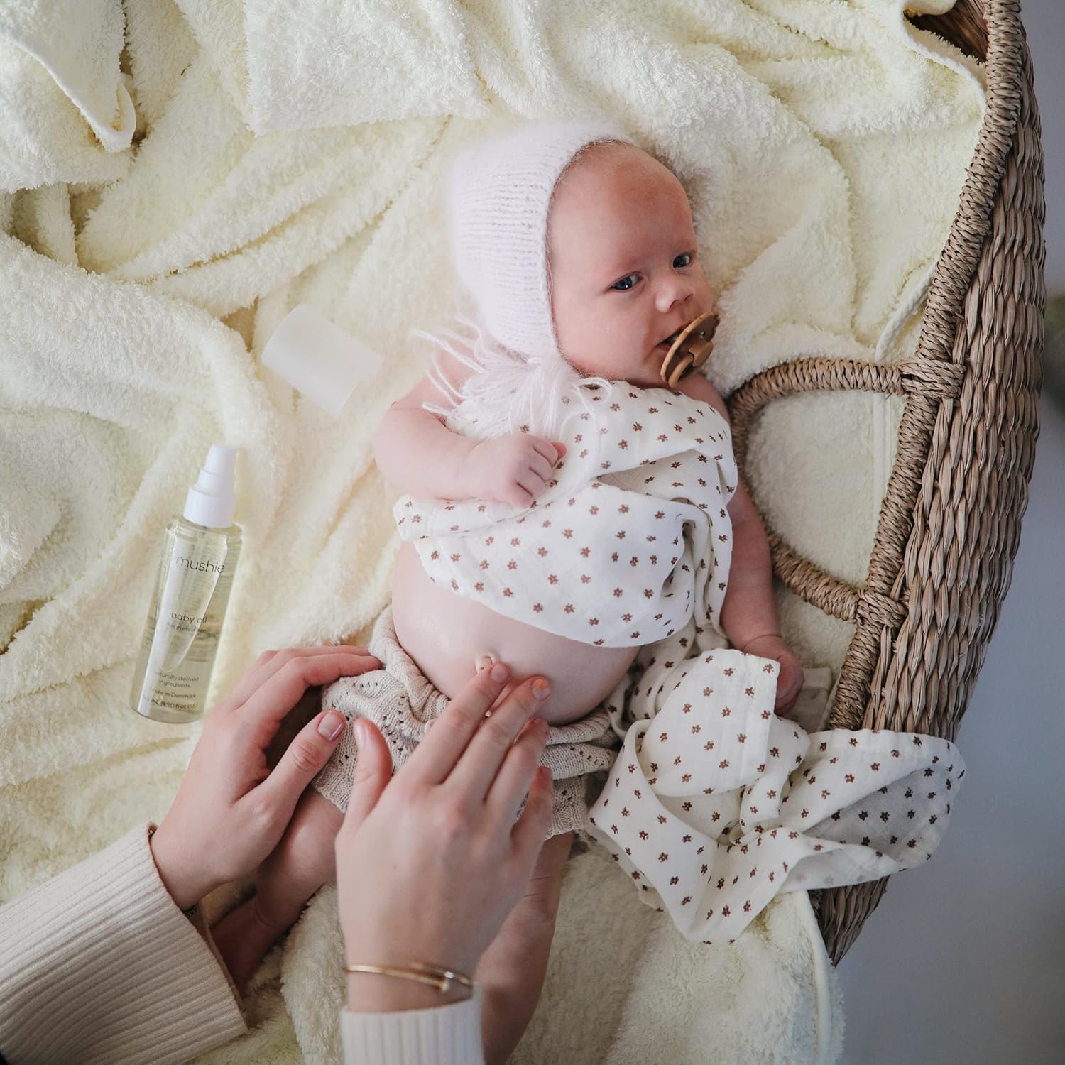 mushie Organic Baby Oil | Hypoallergenic, Lightweight to Prevent Moisture Loss | Certified COSMOS ORGANIC | Made in Denmark, 4.9 fl oz (145 mL) - Image 4