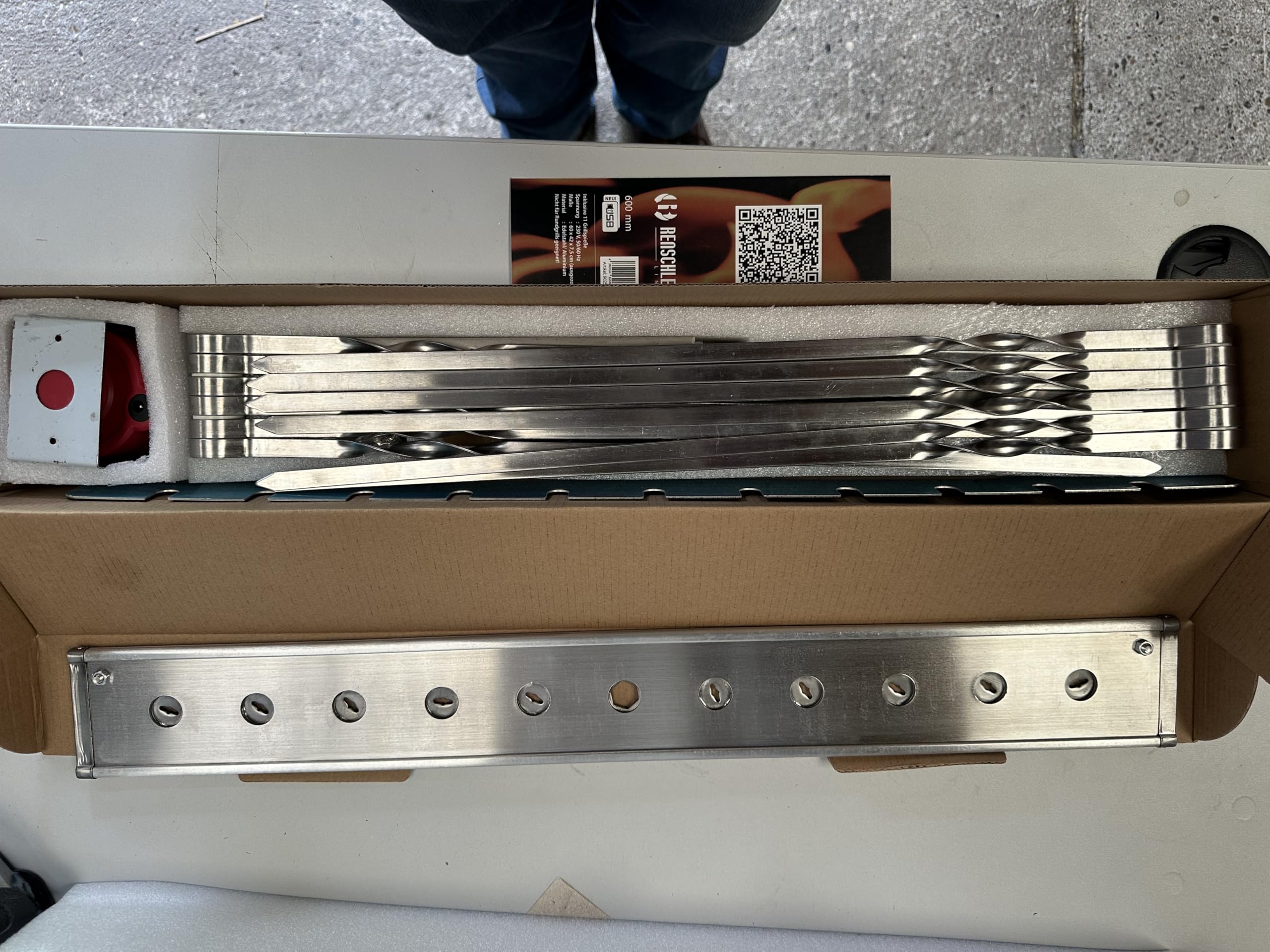 Accessorio per barbecue, con motore, regolatore di velocità, power bank e 11 spiedi