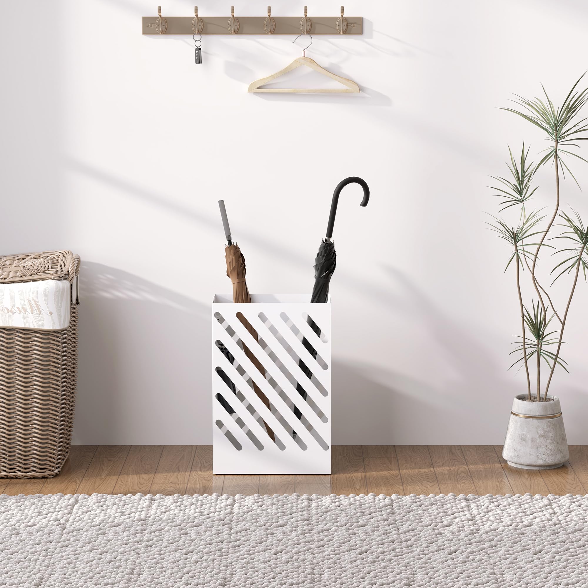 HOMCOM Portaombrelli Design Moderno con Vaschetta Raccogli Gocce, Porta Ombrelli in Acciaio Zincato con 4 Ganci per Ingresso e Corridoio, 28x14x41 cm, Bianco