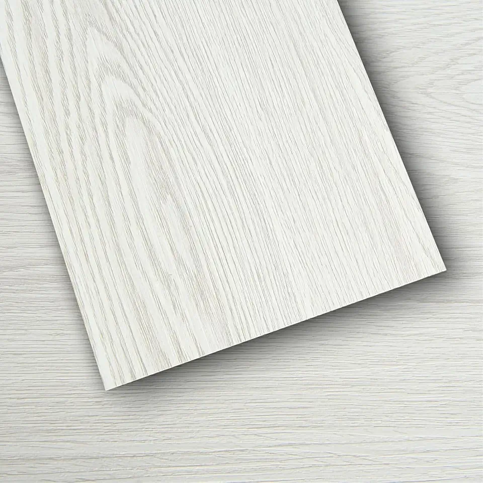 Piso Vinílico Autocolante em Régua Amadeirada, Cinza Neve, 91x15,2cm, 5M², Adesivo