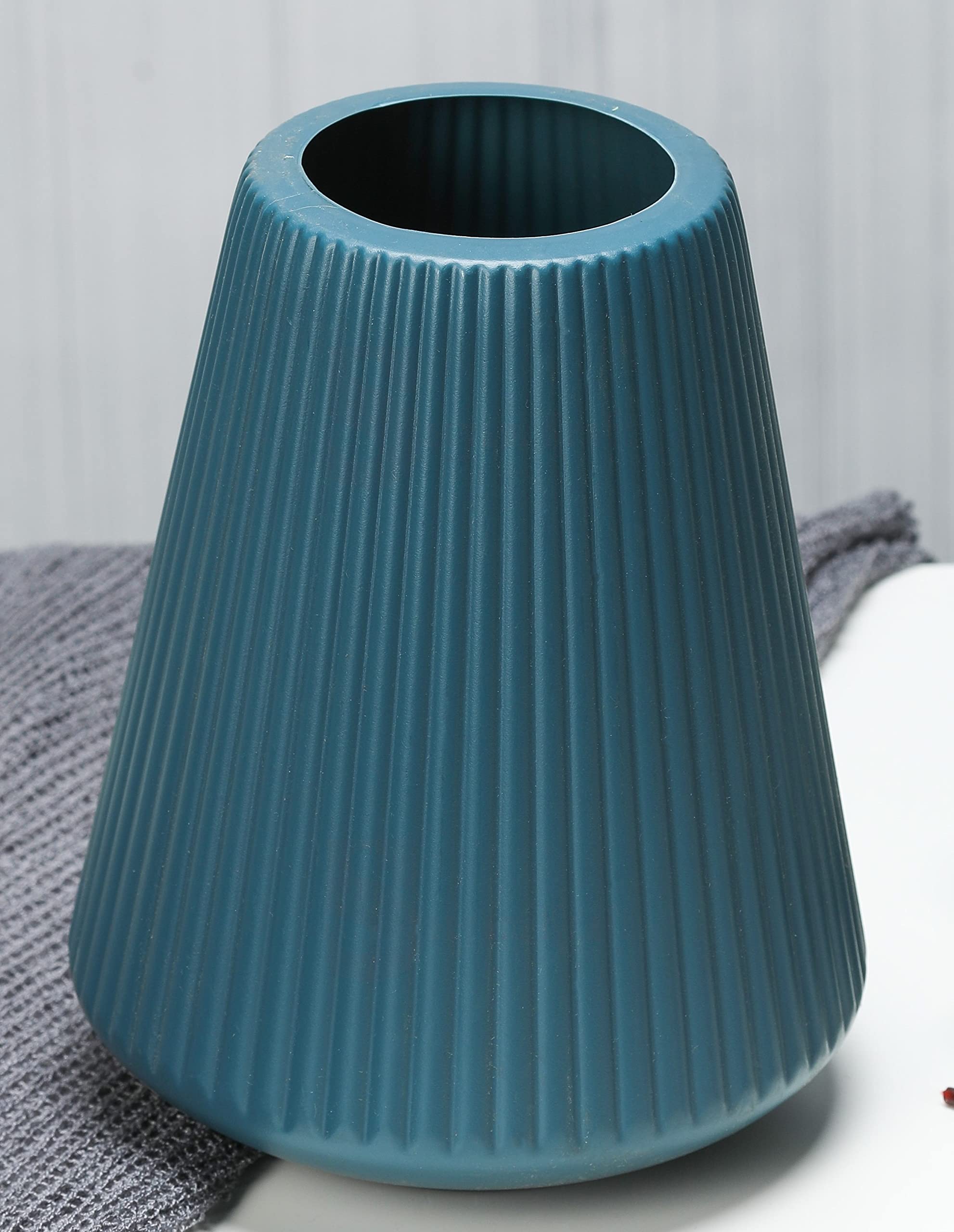 SATYAM KRAFT 1 Piece Big Size Unbreakable & Light Weight Plastic Nordic Design Vase for Gifting,Home,Bedroom,Office Corner,Living Room,Restaurant Centerpieces,Christmas,Wedding Decoration (Blue) (B09X19HSMG) Amazon Price History, Amazon Price Tracker