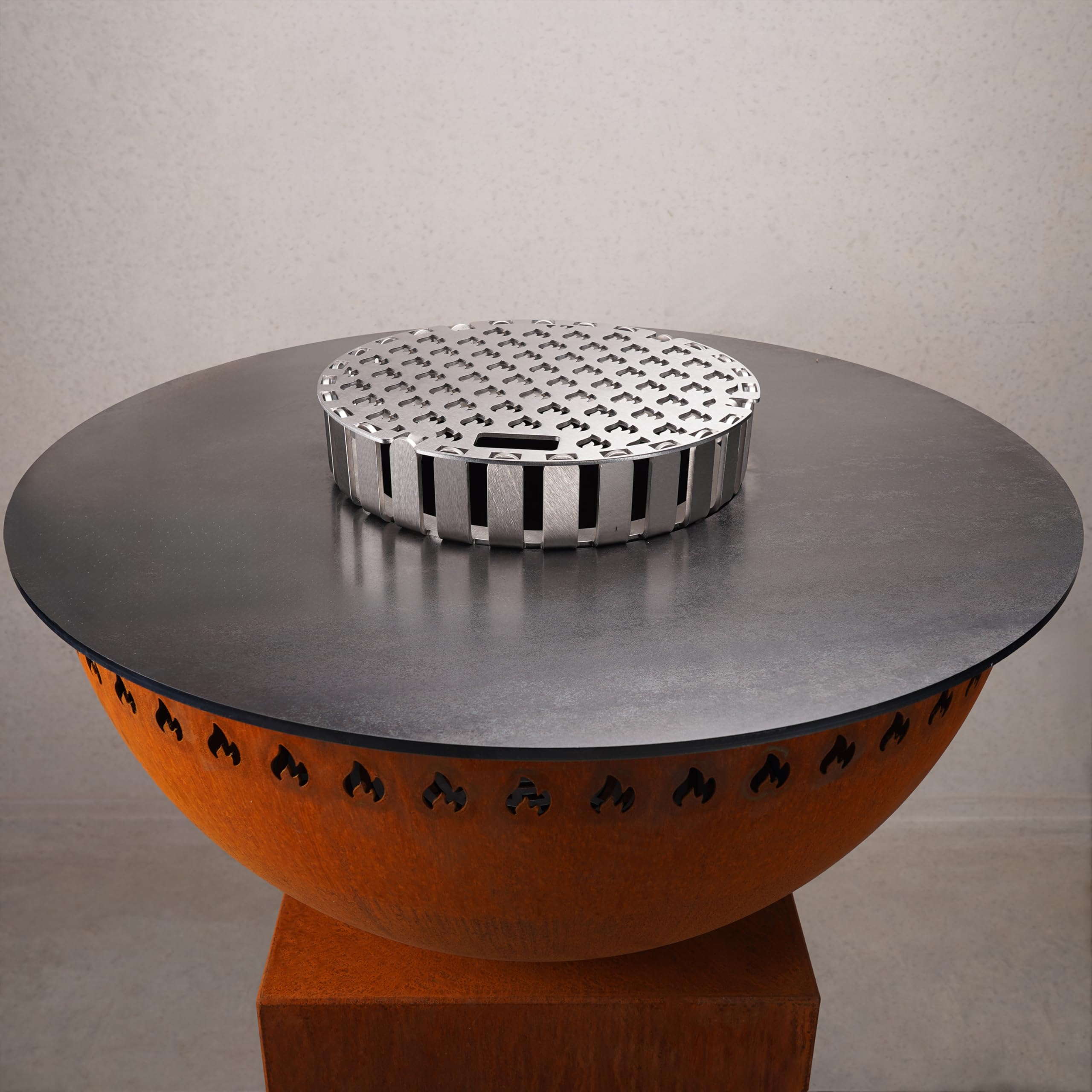 Wk³ad grillowy ze stali nierdzewnej do grilla z p³yt± ogniow± Grillrost.com z otworem 35 cm z oznaczeniem p³omienia