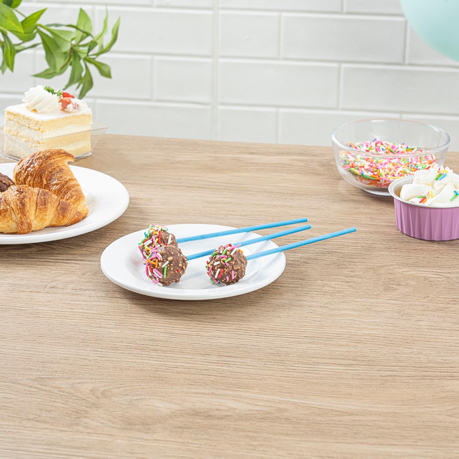 Restaurantware Paper Cake Pop and Lollipop Sticks - 25 Pack - Pastry Tek Sky Blue Disposable 5.9 Inch Party Dessert Sticks