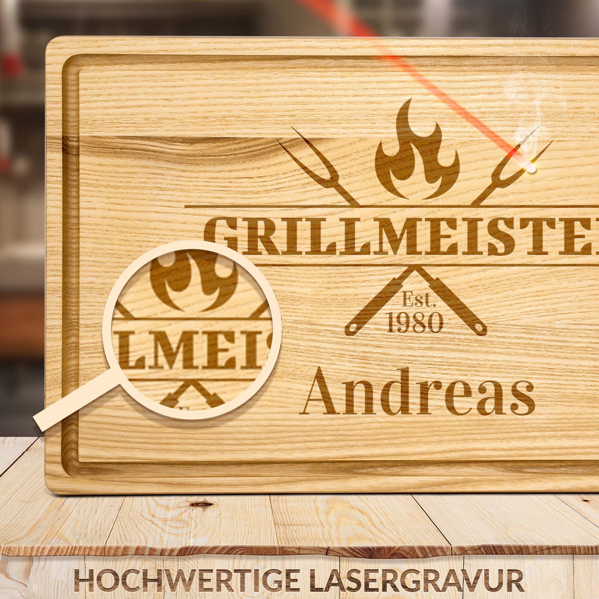 PR Print Royal Großes Holzbrett mit Gravur - Schneidebrett personalisiert mit Name und Jahr - Grillmeister est. - Geschenke für Grillfans | Eschenholz, 40 x 25 x 2 cm, personalisiertes Geschenk