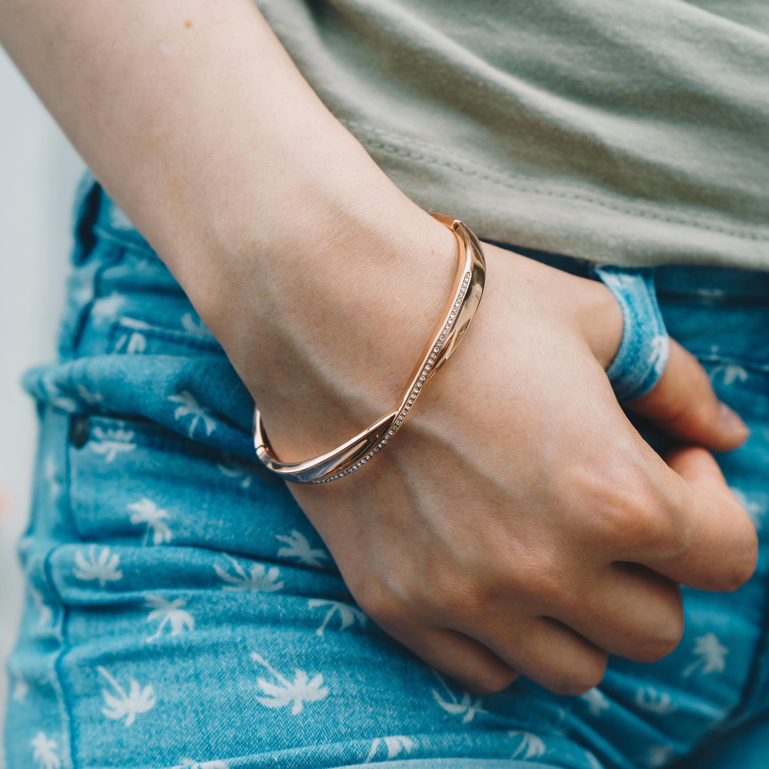 Image secondaire de Philip Jones Bracelet jonc plaqué Or Rose créé avec des Cristaux Zircondia®