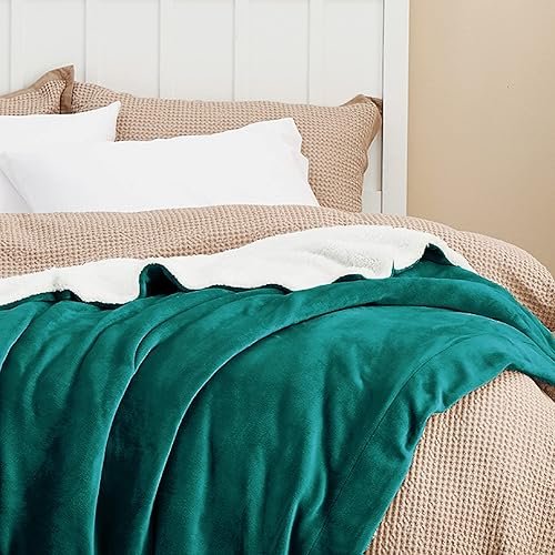 Miniatura 4 de Bedsure Manta de tamaño individual de vellón sherpa para el sofá, manta gruesa y cálida para el invierno, suave y mullida, para el otoño, color