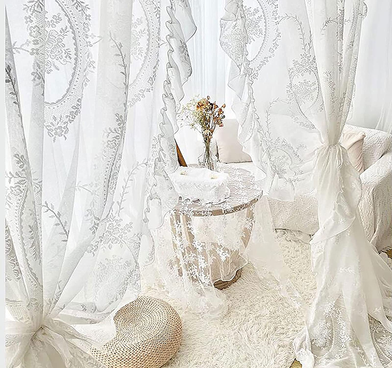 Rideau floral rétro filtrant la lumière pour intimité de la maison