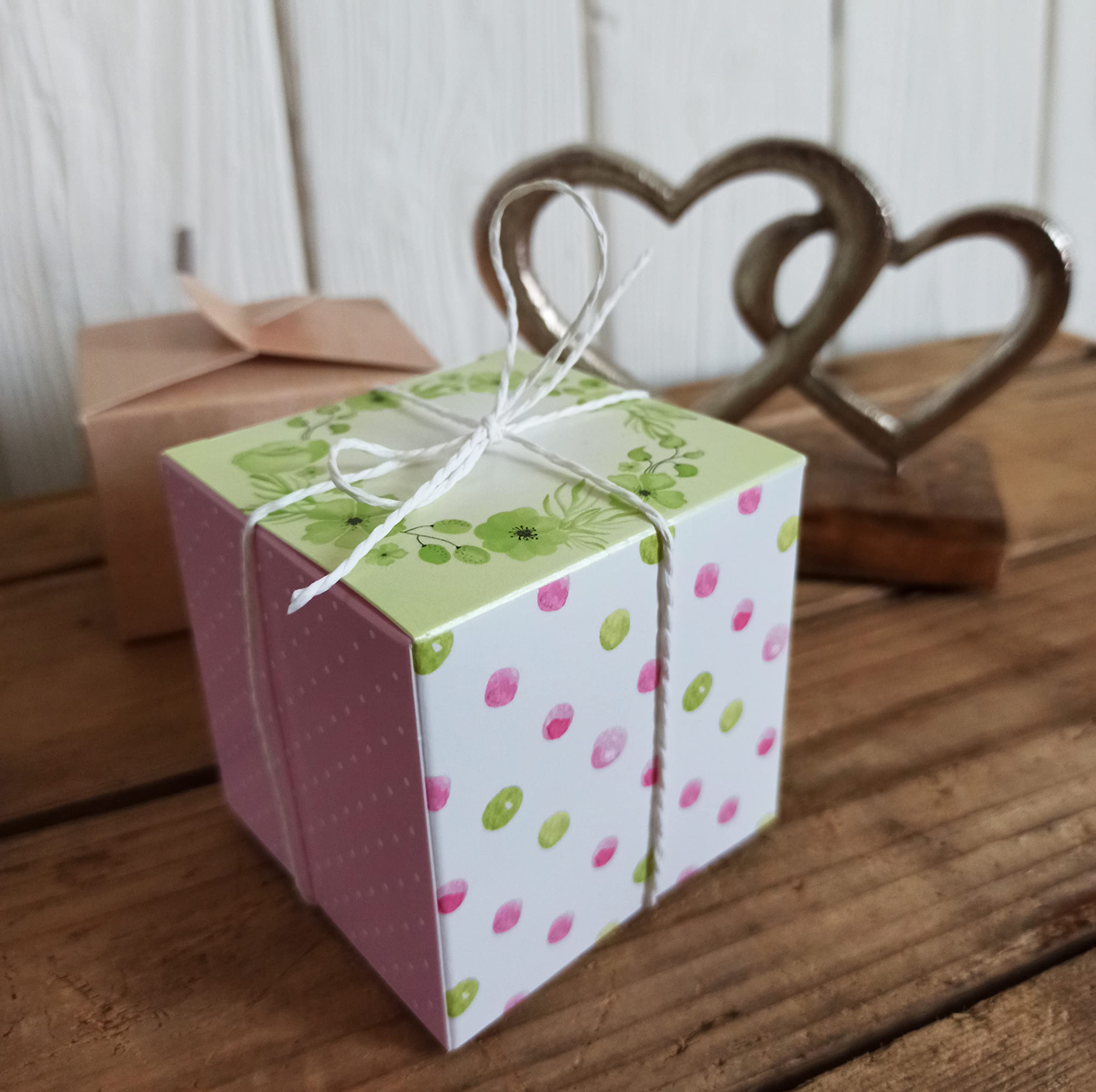 Logbuch-Verlag 50 małych pudełek na prezent mini pudełka różowe zielone białe serce wesele komunia opakowanie prezent dla gości 7 x 7 cm