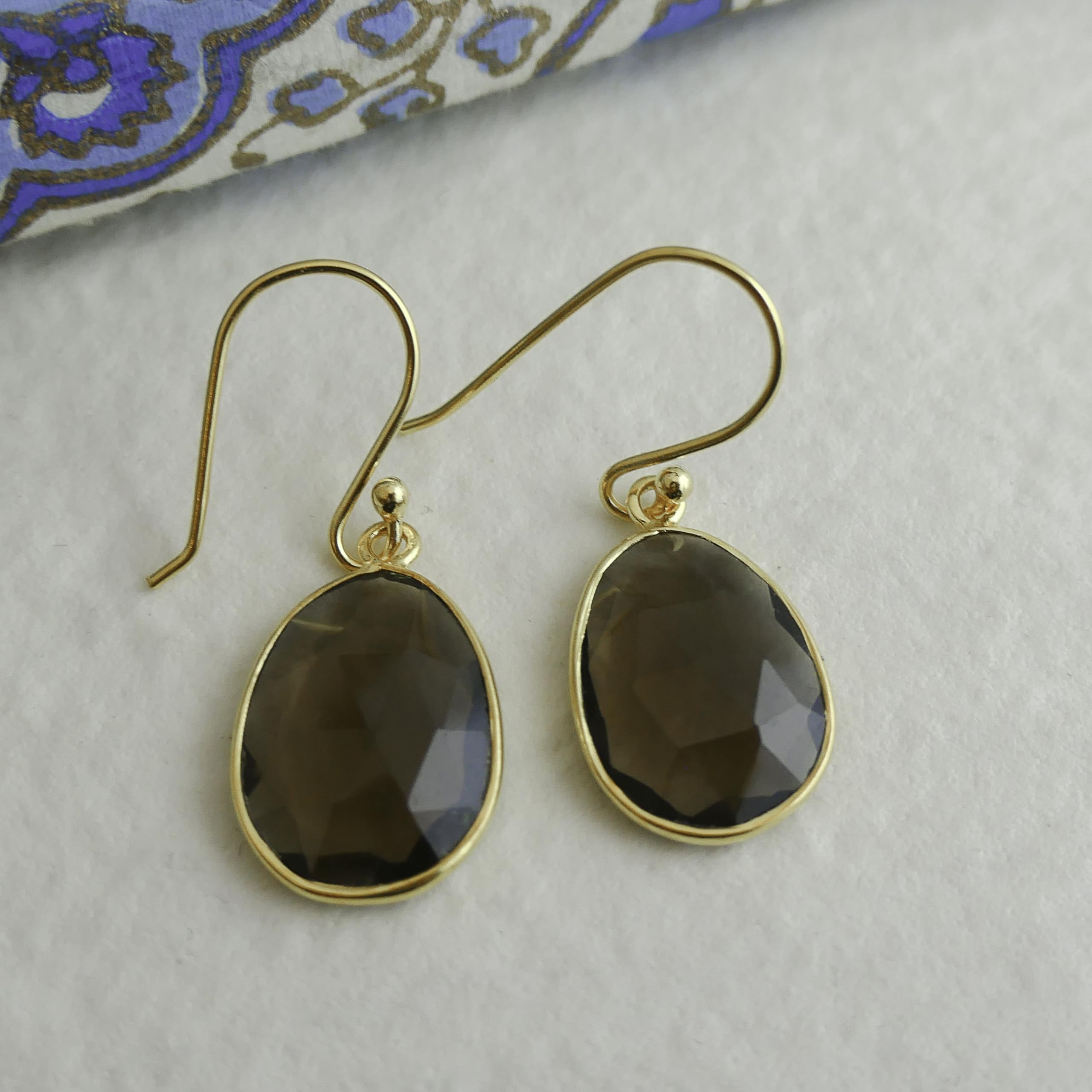 Orecchini Pendenti in Argento Sterling 925 Placcato Oro con Quarzo Fumé Naturale - Design Elegante e Raffinato per Donna - Gemme a Forma Libera Sfaccettate