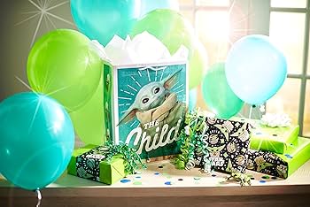 ディズニー STAR WARSのラッピングペーパー Disney Star Wars Graphics Birthday Gift Wrap Roll, 50 SQ FT