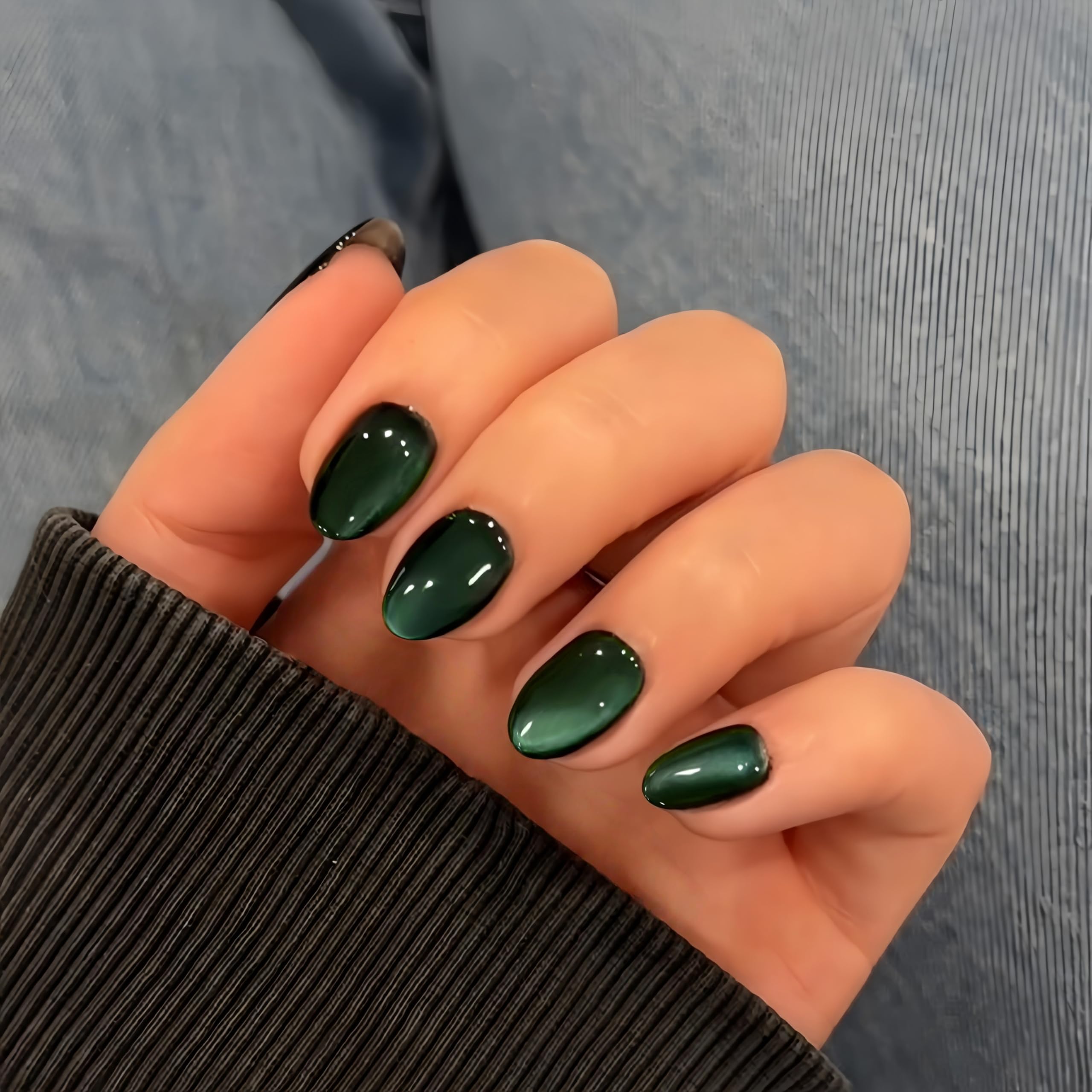 KQueenest Cat Eye Press on Nails Short Oval, 30 Pcs Dark Green Fake Nails Extra Short Almond, Sparkly Glitter Black Glue on Nails, Reusable Chrome Stick on Nails for Women Party Prom Manicure Bow 