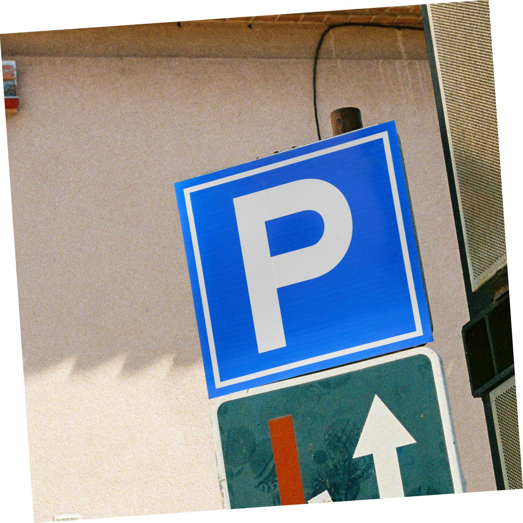 Cartello di Sicurezza Parcheggio P Simbolo in Lega di Alluminio Blu | Segnale Visibile, Resistenza All’usura, Installazione Rapida, Adatto a Vari Luoghi Segnaletica Chiara