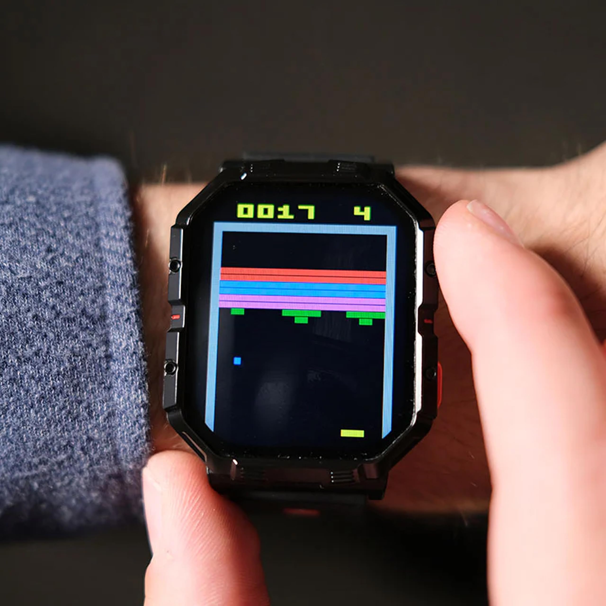 Atari 2600 My Play Watch – Retro-Gaming-Smartwatch mit selektiver Technologie, Nicht verbunden, integriertem Tausendfüßler, Pong, Missile Command, Super-Breakout, Fitness-Tracker, IP68