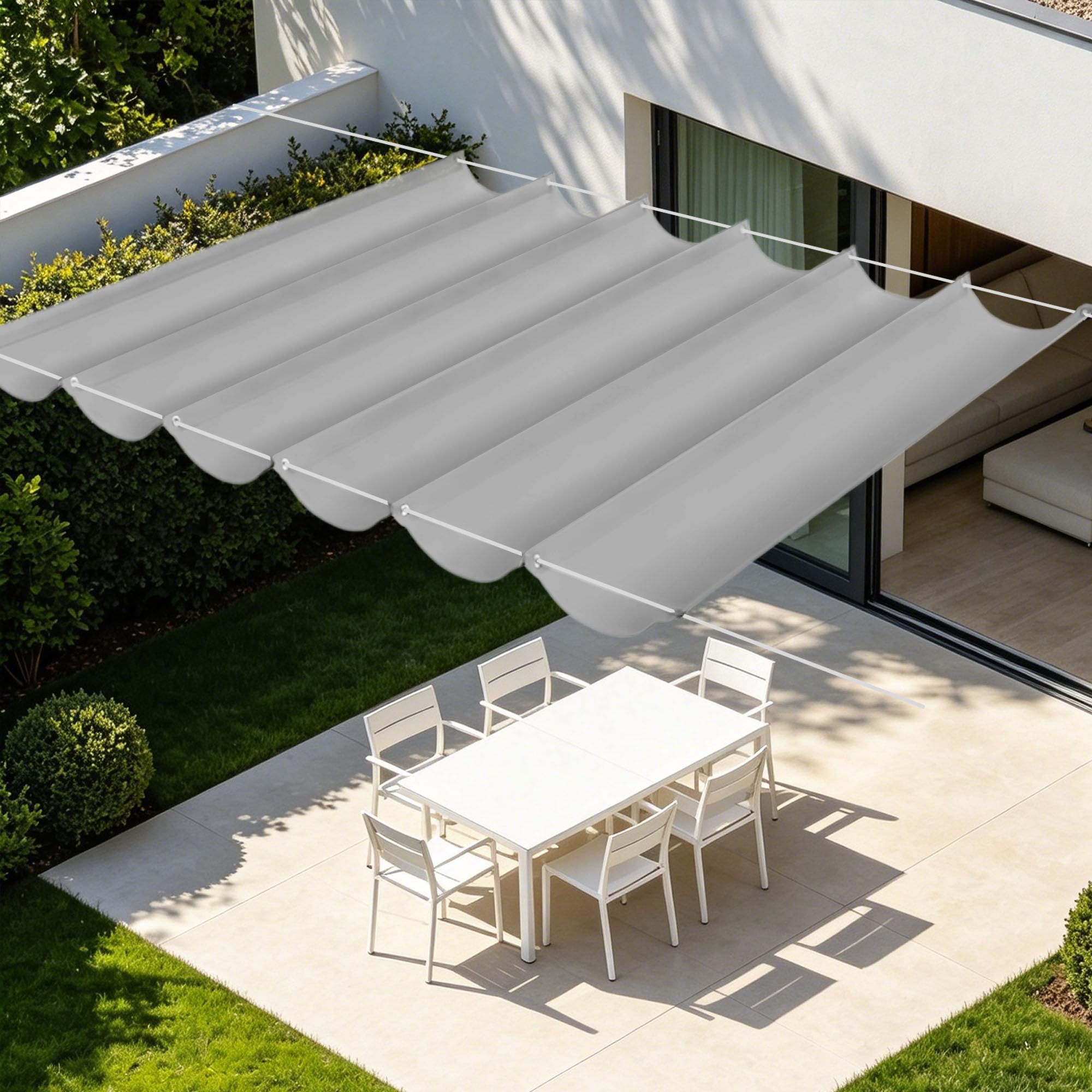Voiles d'ombrage rétractable gris clair pour prolonger vos déjeuners sur le patio