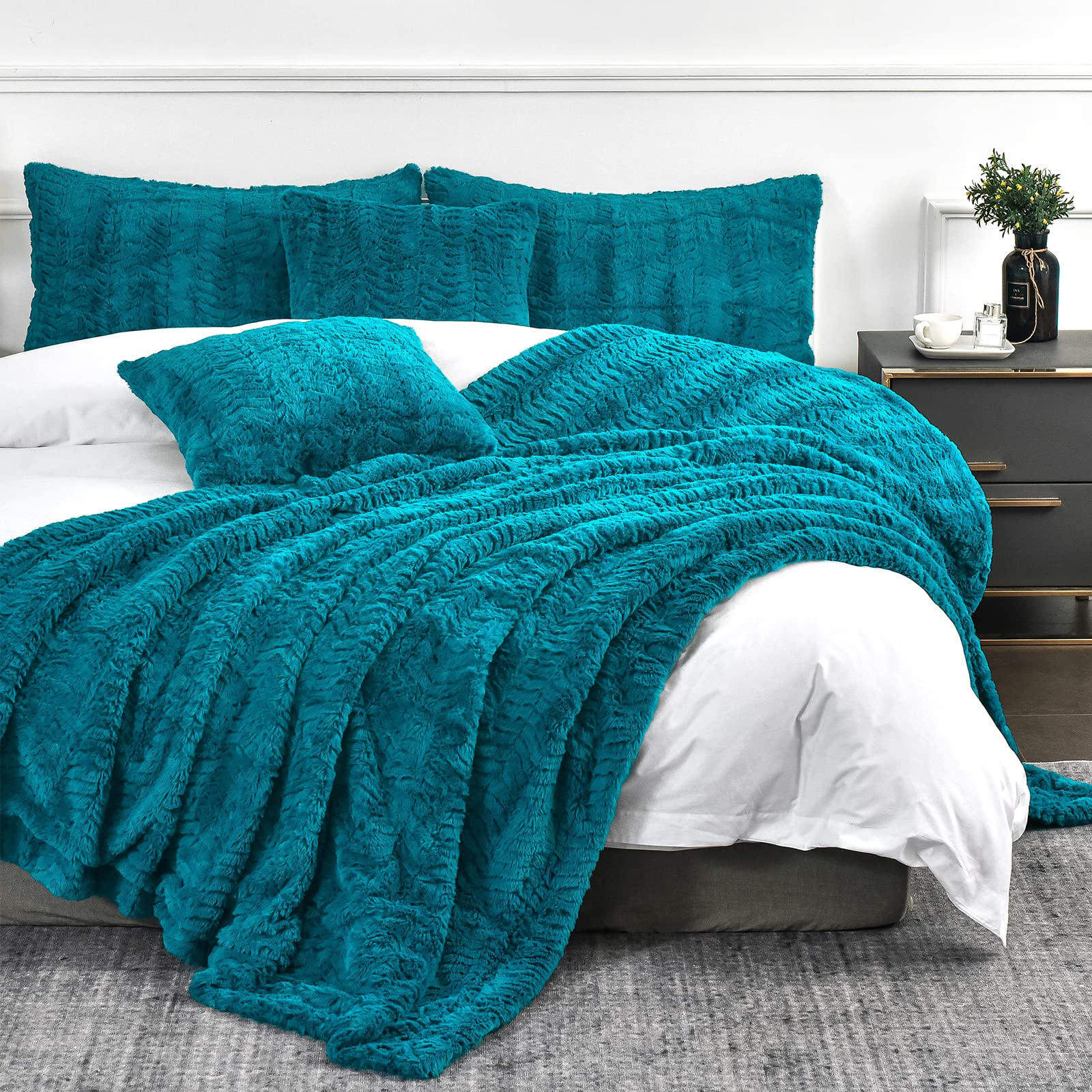 YUSOKI Luxury Faux Fur Blanket,Turquoise Soft Fuzzy Fluffy Cozy Blanket Aqua Plush Furry Comfy Blanket for Couch Bed Sofa Women Teen Girls Gift(Teal,Queen 90"x90")