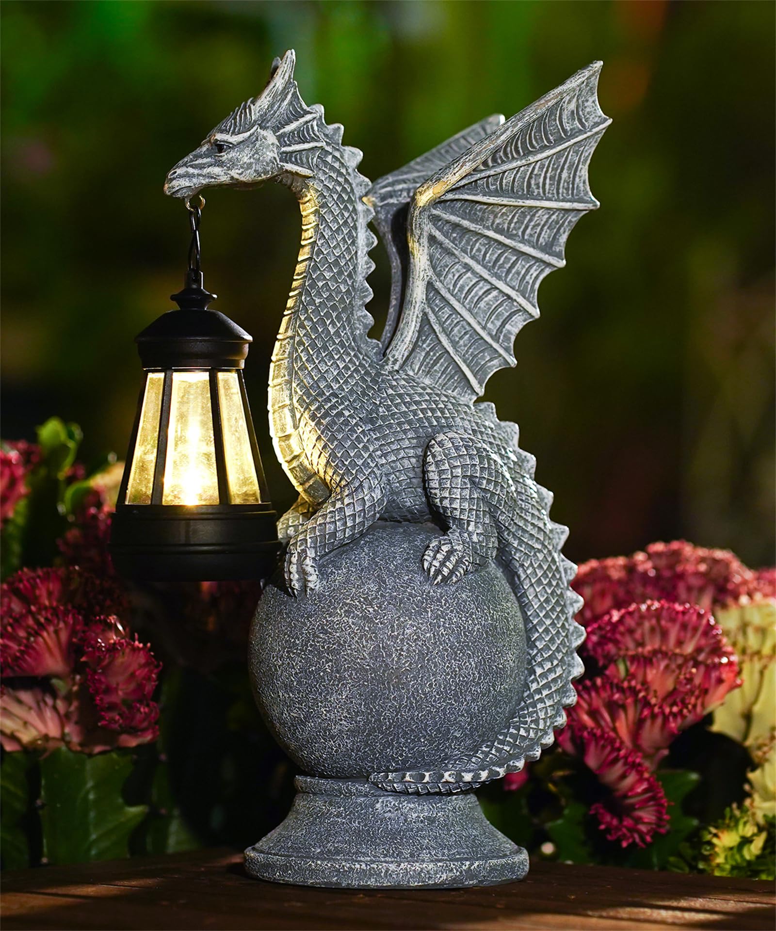 Goodeco Drachenstatue mit Solarlicht, Figur stehend auf Kugel, Rasendekoration, Outdoor-Statue für Terrasse, Balkon, Hof, einzigartiges Geschenk
