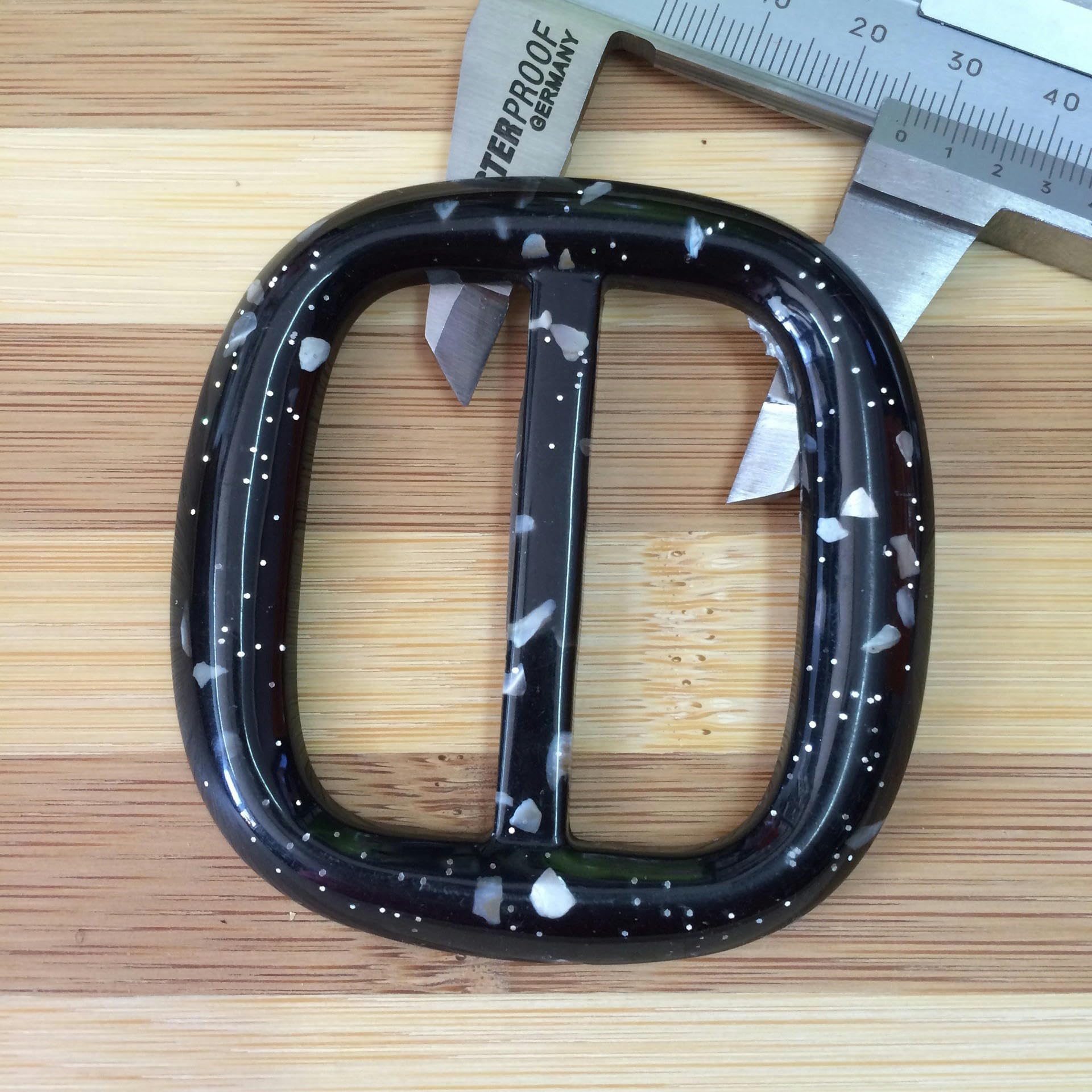 MSTZA Interior 30/40/50 mm 10 Piezas Flor Blanca Jade Resina Hebilla de cinturón Bufanda de Seda Anillo Clip Hebilla de Cintura Camiseta Clips de Corbata para Mujer Bolsa de Tela DIY