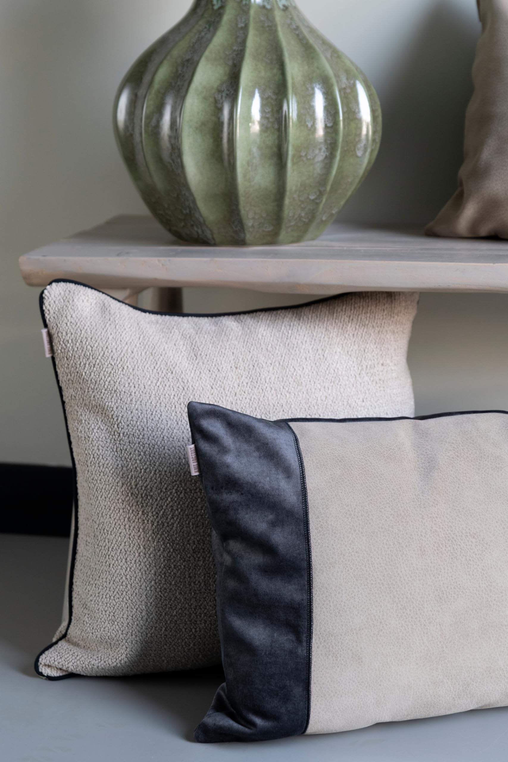 KNIT FACTORY - Cezan Rechteckiges Zierkissen - Leinen - 60x40 cm | Sofakissen mit Füllung und Bezug - Couchkissen - Zierkissen - Dekokissen - Moderner Wohnstil