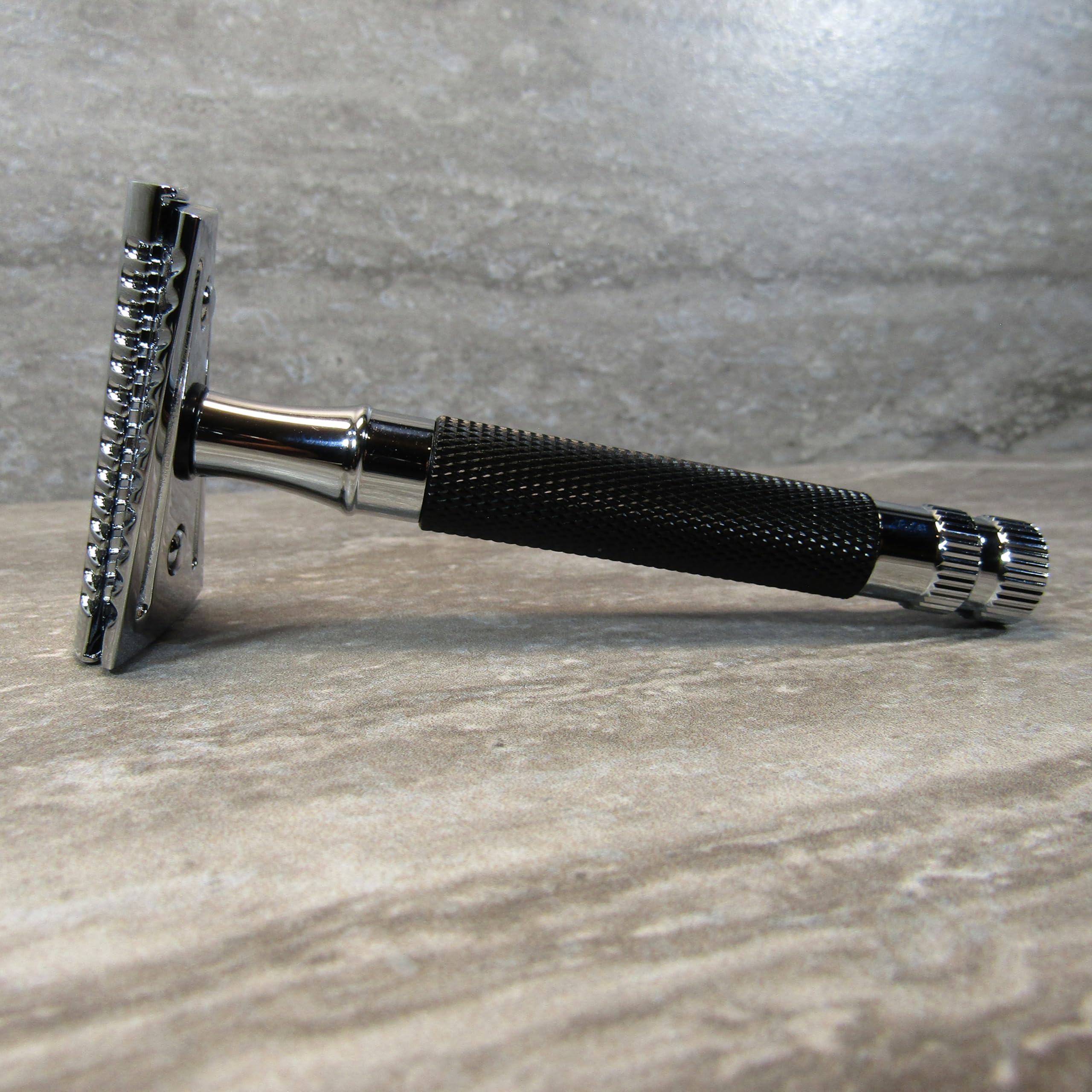 Yaqi Top Open Comb Slant Safety Razor with Black Handle Grip