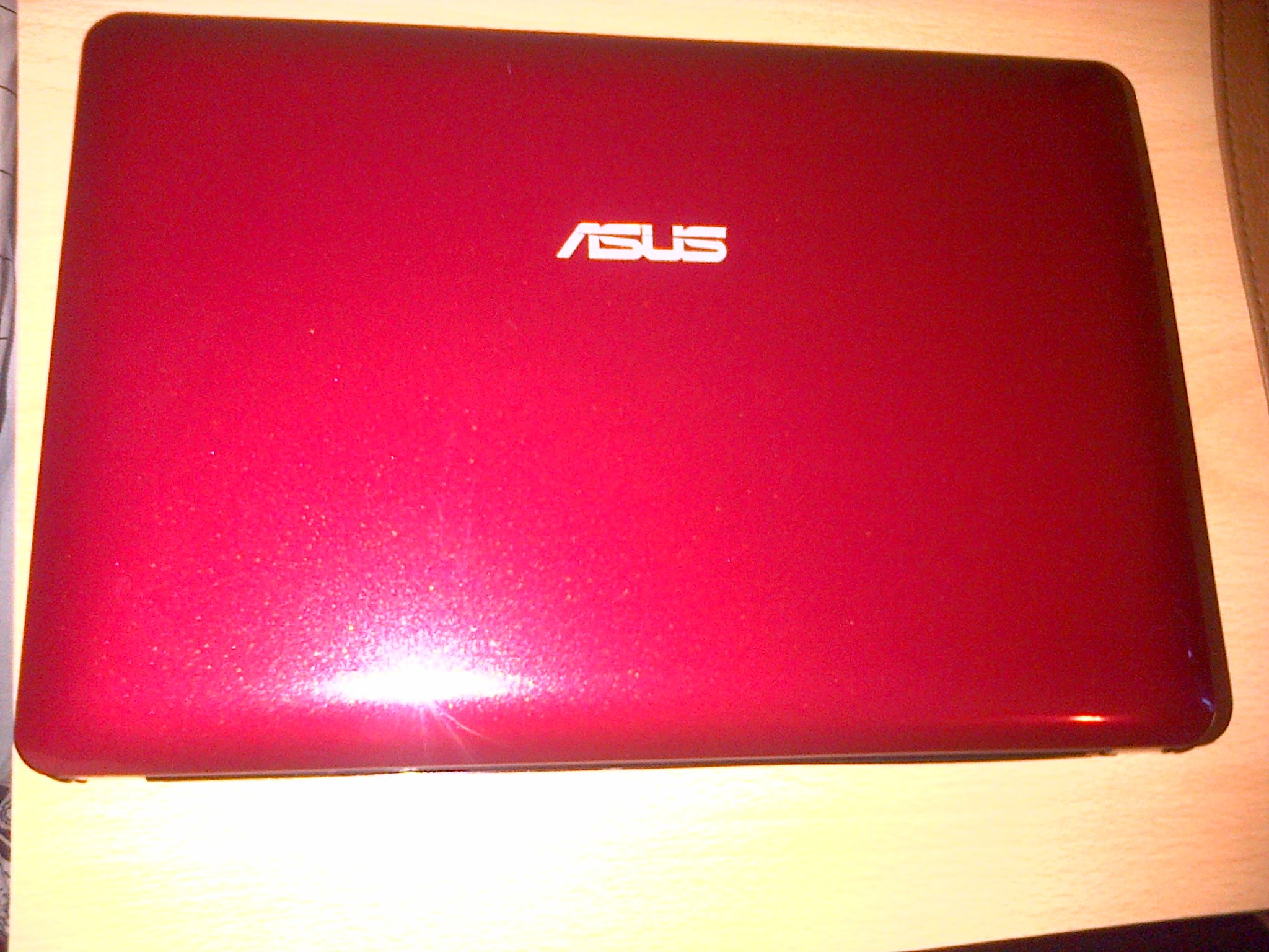 ASUS Eee PC 1015CX 10.1 inch netbook - Red (Intel Atom N2600