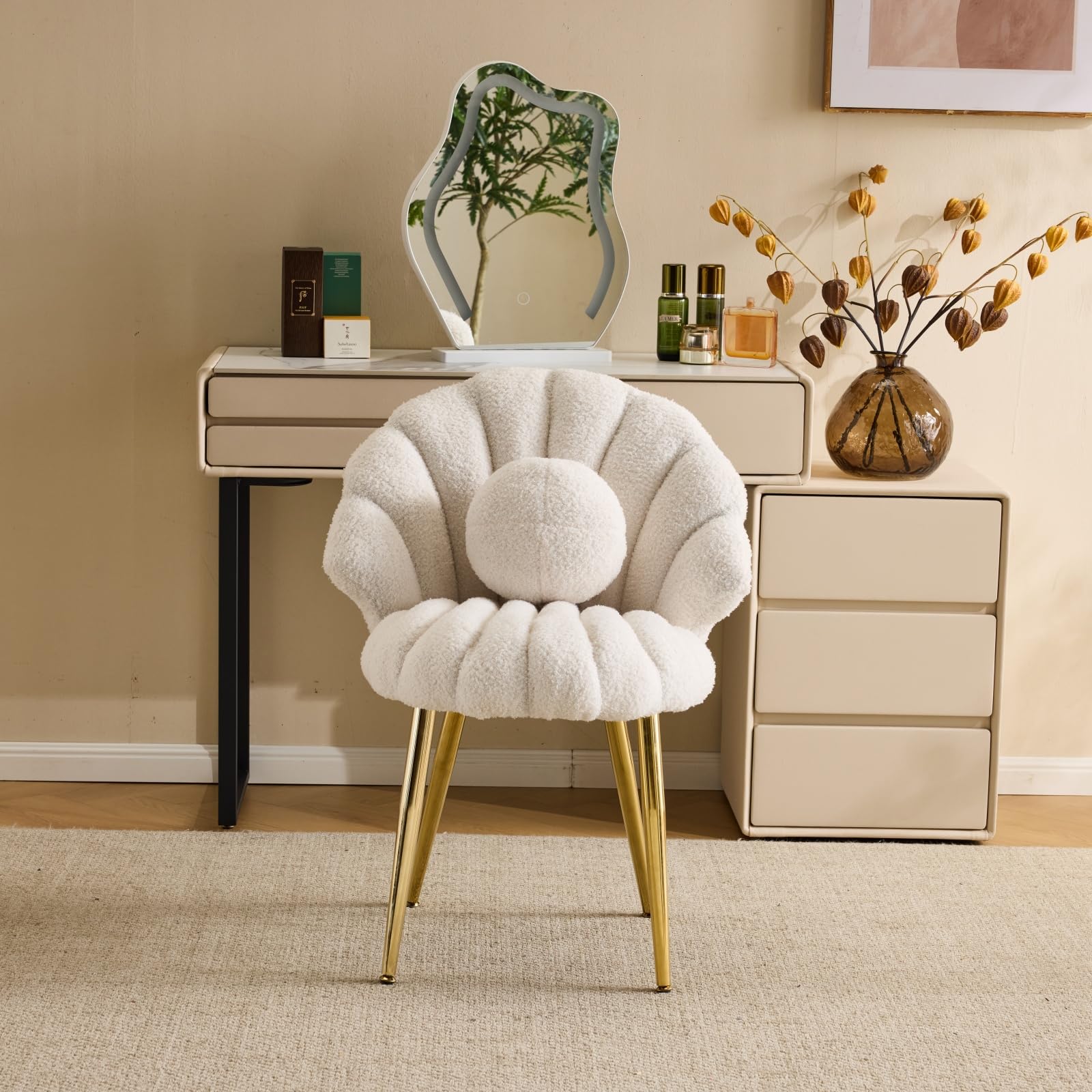 Bonnlo Schminktisch Stuhl, Muschel Sessel Wohnzimmer Modern Schminkstuhl aus Teddystoff mit Kissen Rückenlehne Golden Beinen, Ohrensessel bis 150 kg Vanity Chair für Schlafzimmer Kinderzimmer (Beige)