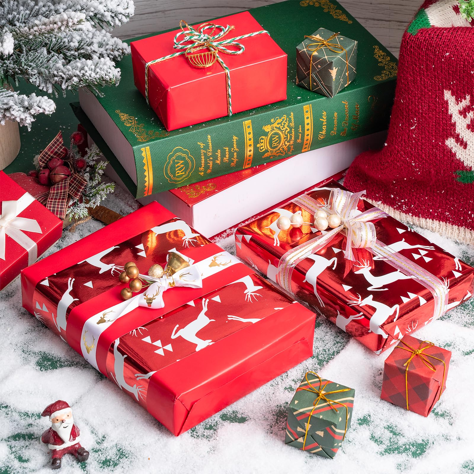WRAPAHOLIC Papel de regalo de Navidad reversible, rollo jumbo de 30 pulgadas x 100 pies, diseño de reno rojo y rojo sólido con brillo metálico
