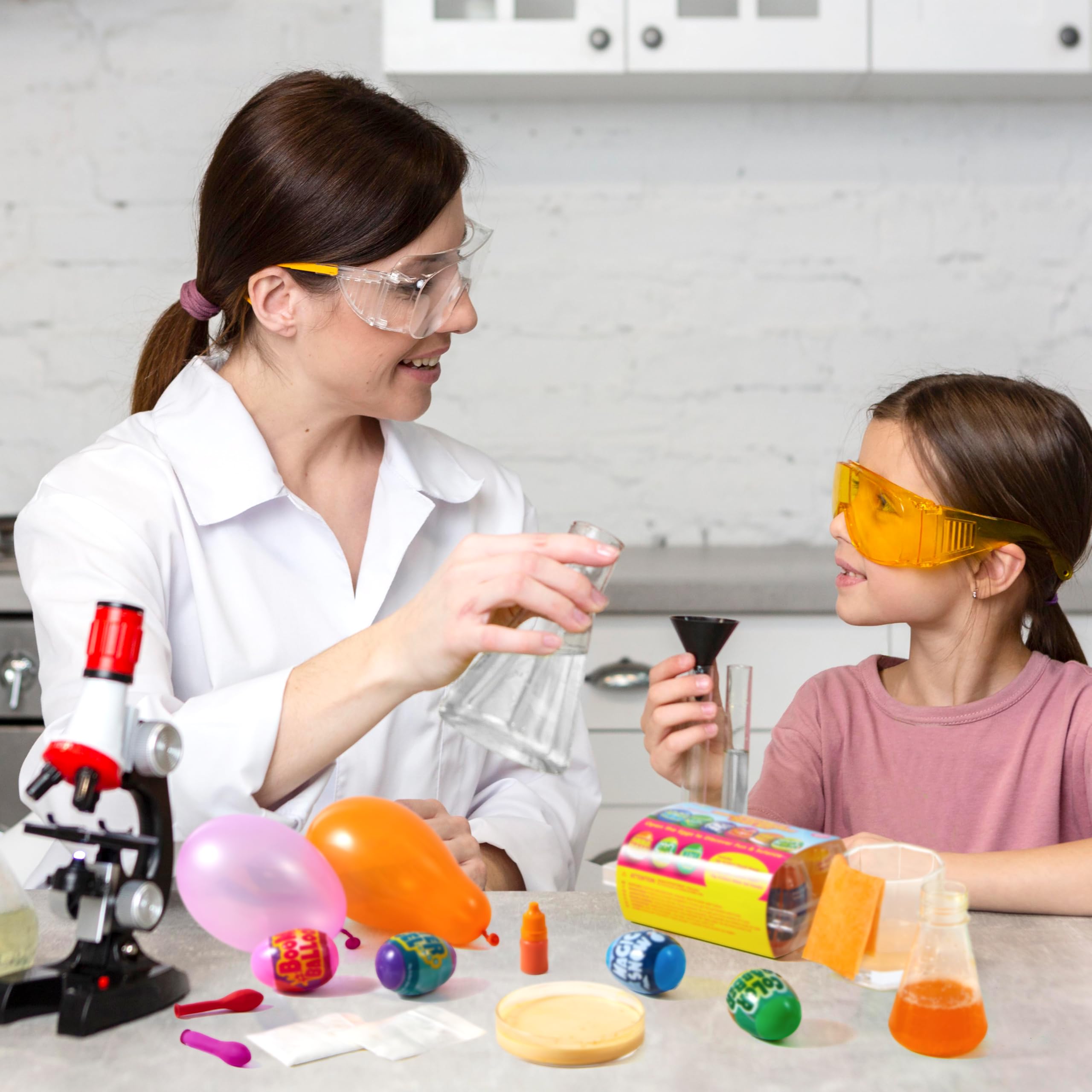 JOYIN Lot de 6 œufs de Pâques pré-remplis avec jouets, œufs de Pâques en plastique avec expérience scientifique, remplissage de panier de Pâques pour garçons et filles, cadeaux de fête sur le thème de