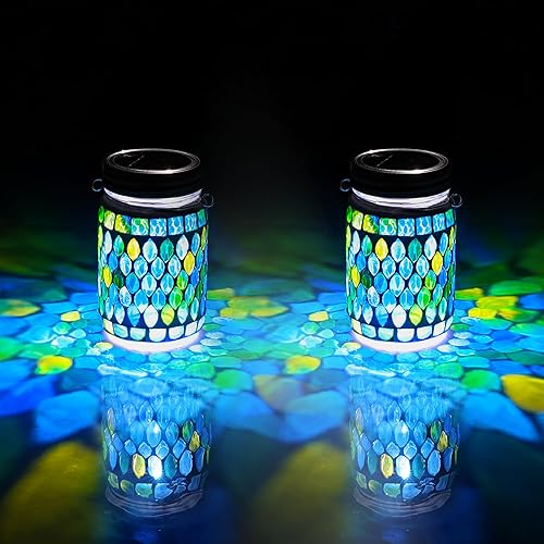 Cooo Faroles solares de mosaico para exteriores, impermeables, colgantes, paquete de 2 luces de mosaico, pasta de mano, 141 mosaicos de cristal,