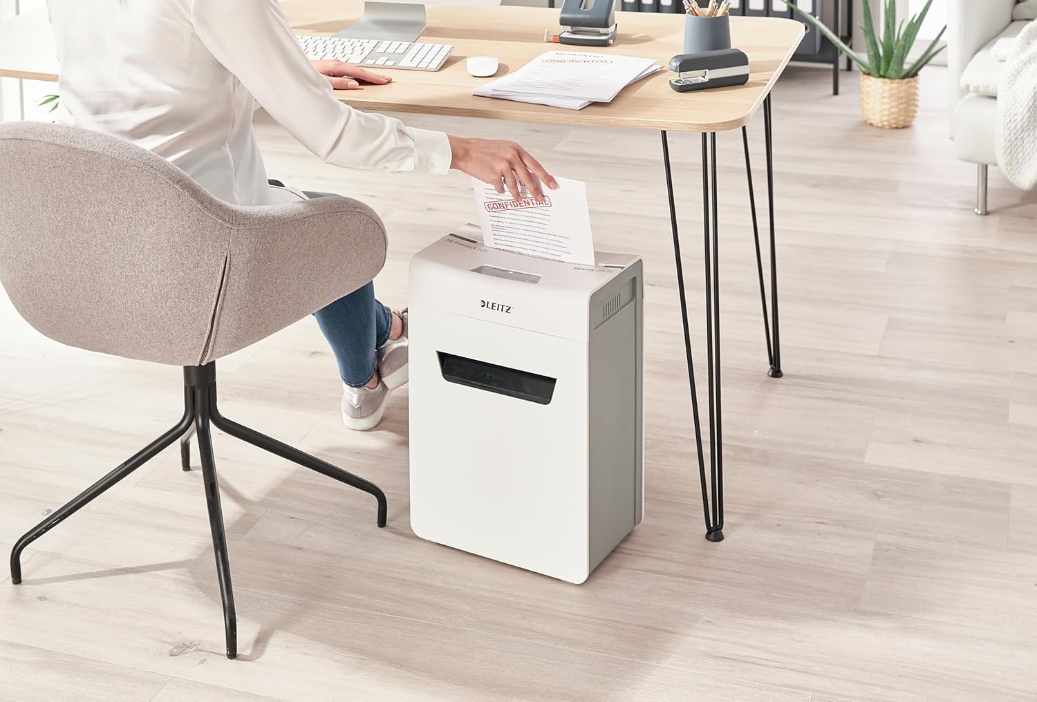 Shredder Leitz IQ Protect Premium 10X P4 IQ Protect, W126159322 (Premium 10X P4 IQ Protect Premium Paper Shredder 10X P4, 18 L, Touch, P-4, 10 Sheets, Grey, White, 80 g/mý)