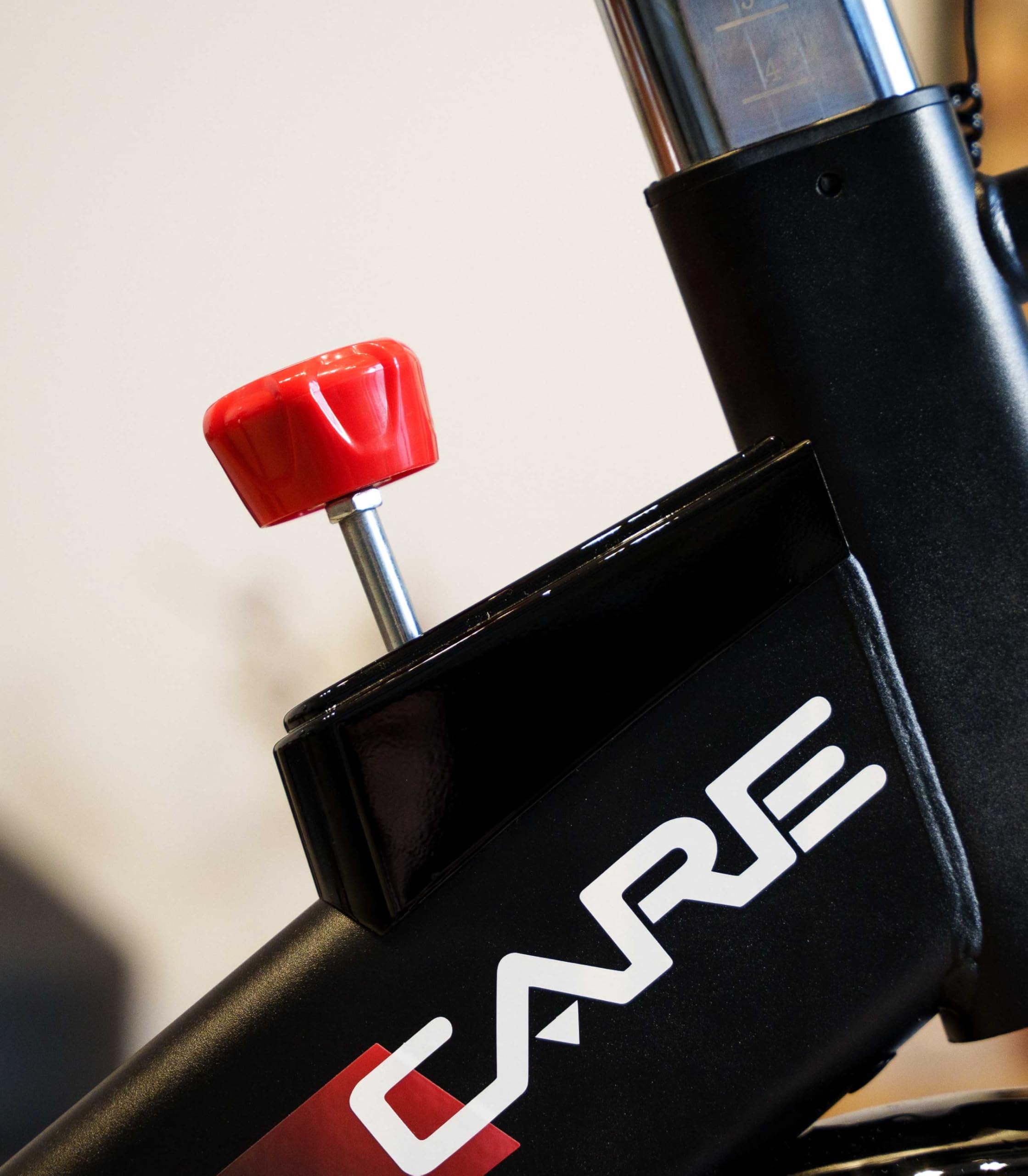 CARE FITNESS - Vélo de Biking Magnétique - Speeder - Masse d'Inertie 24 KG - Réglage Précis de la Résistance - Cale-Pieds Garantissant un Mouvement Fluide & Sécurité