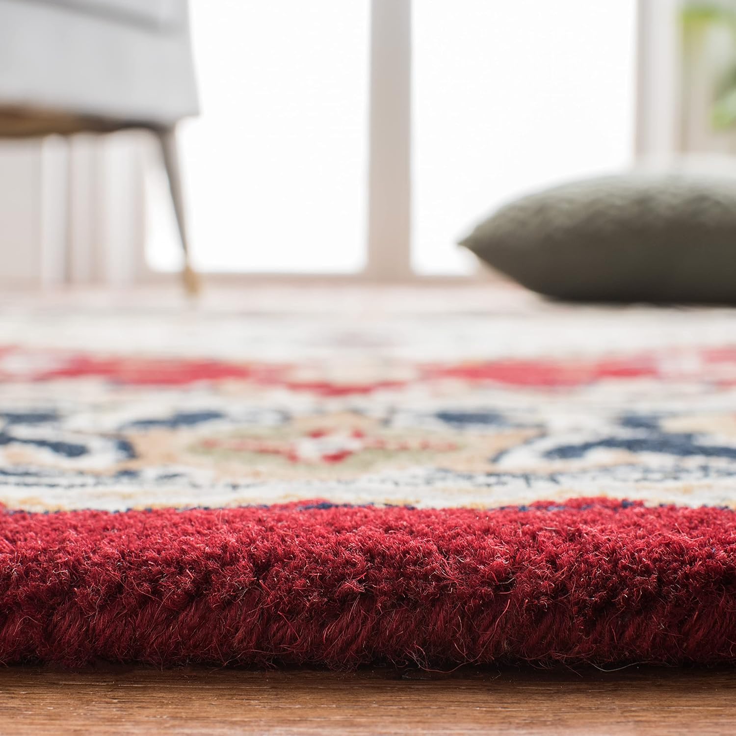 Ivory and Red Hand-Tufted Wool 5' x 8' Area Rug