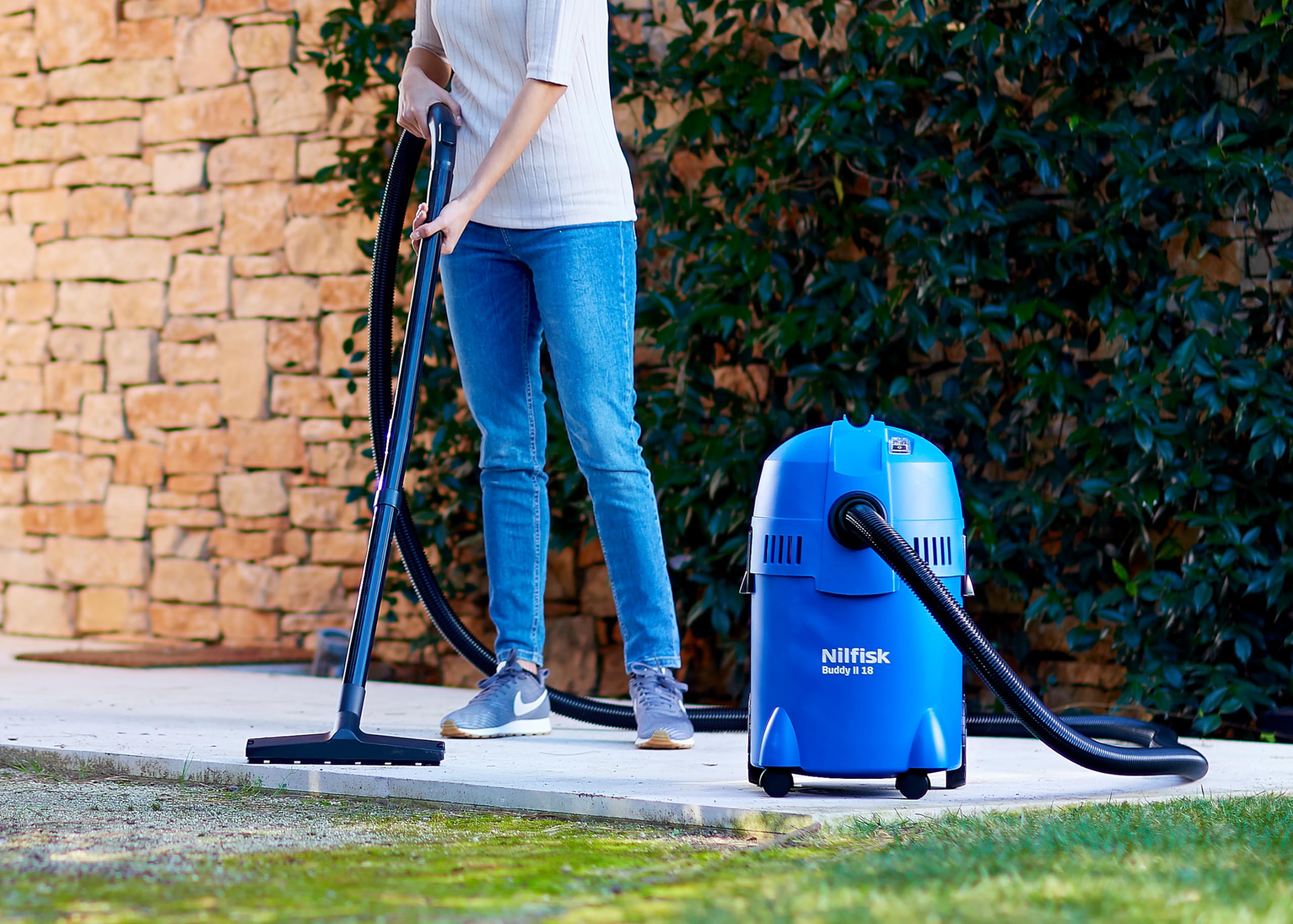Nilfisk Buddy II 18L Aspirador de Agua y Polvo - Aspiradora de Bricolaje para Sólidos y Liquidos, Seco y Húmedo, Exterior e Interior (1200 W)