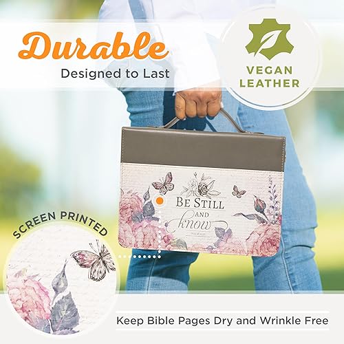 Miniatura 3 de Christian Art Gifts Funda de Biblia de moda para mujer, salmo 4610, piel sintética de mariposa rosa rosa, talla XL