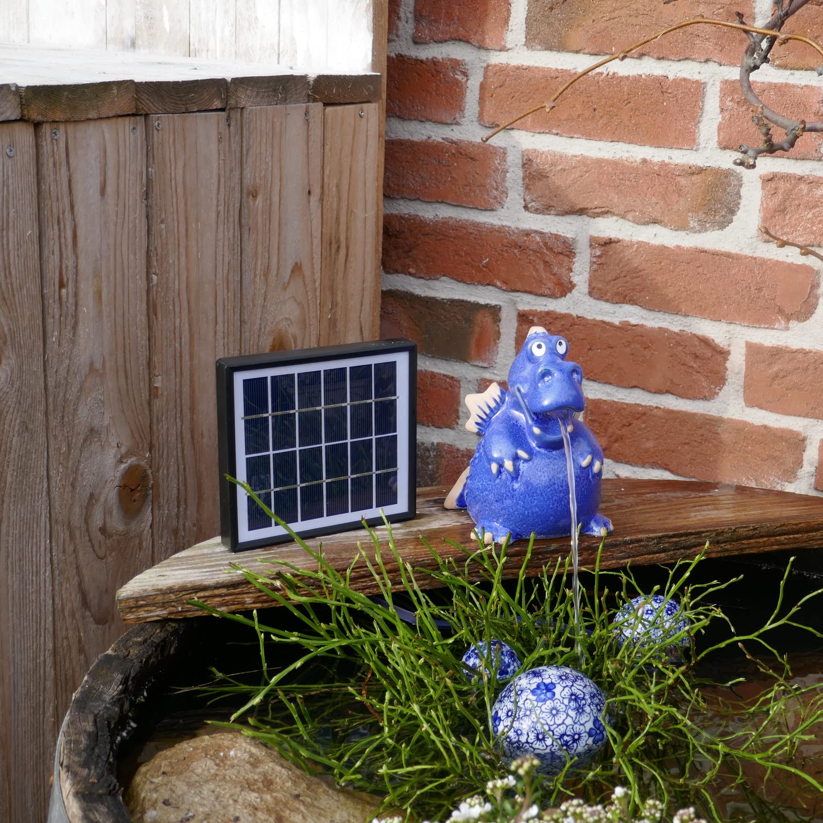 Storm's Gartenzaubereien Wasserspeier Drache - Teichfigur mit Solarpumpe 14,5cm aus Keramik als Teich- oder Miniteichdeko