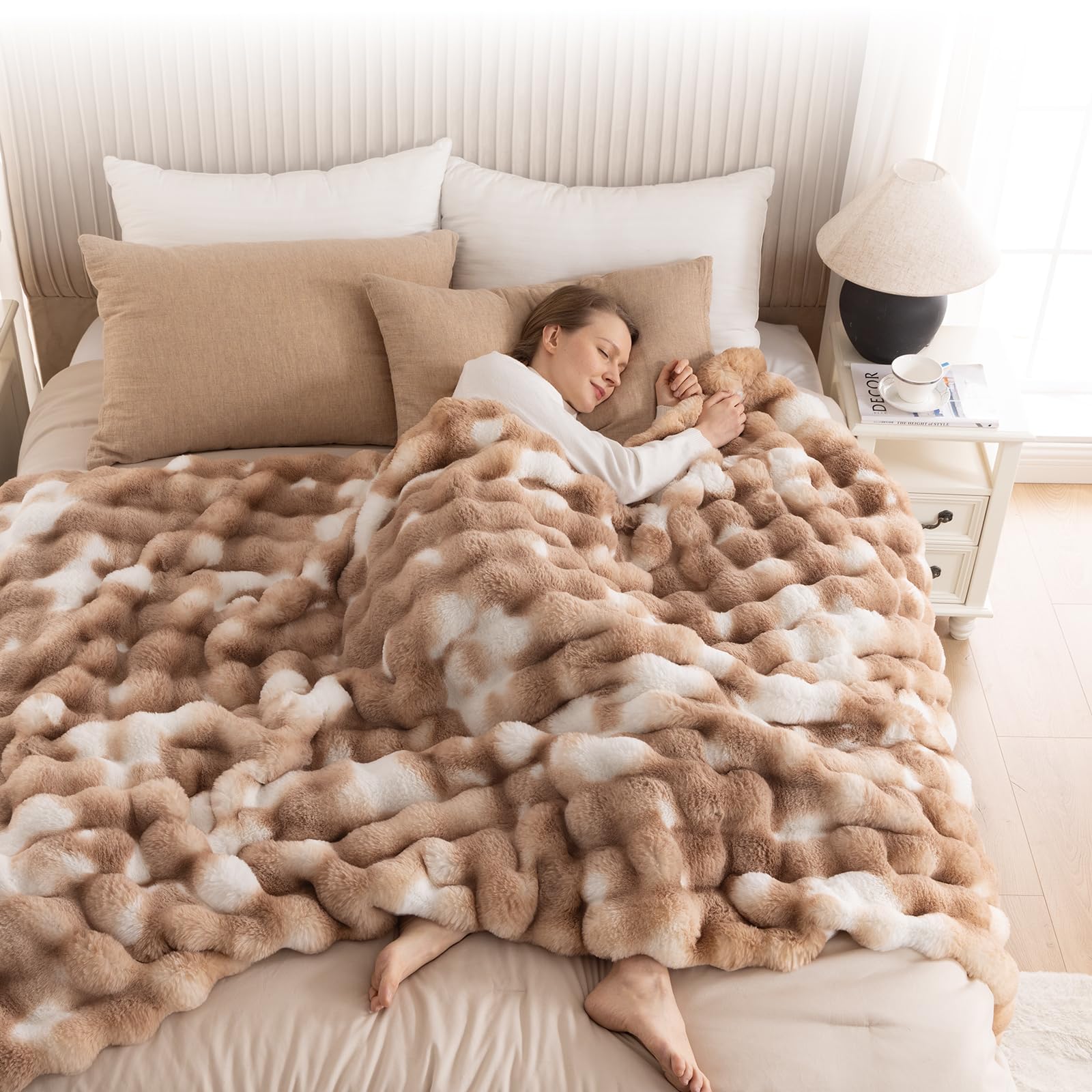 IKALIFE Faux Rabbit Fur Throw, 230 x 270 cm Soft Warm Cosy Bubble Blanket