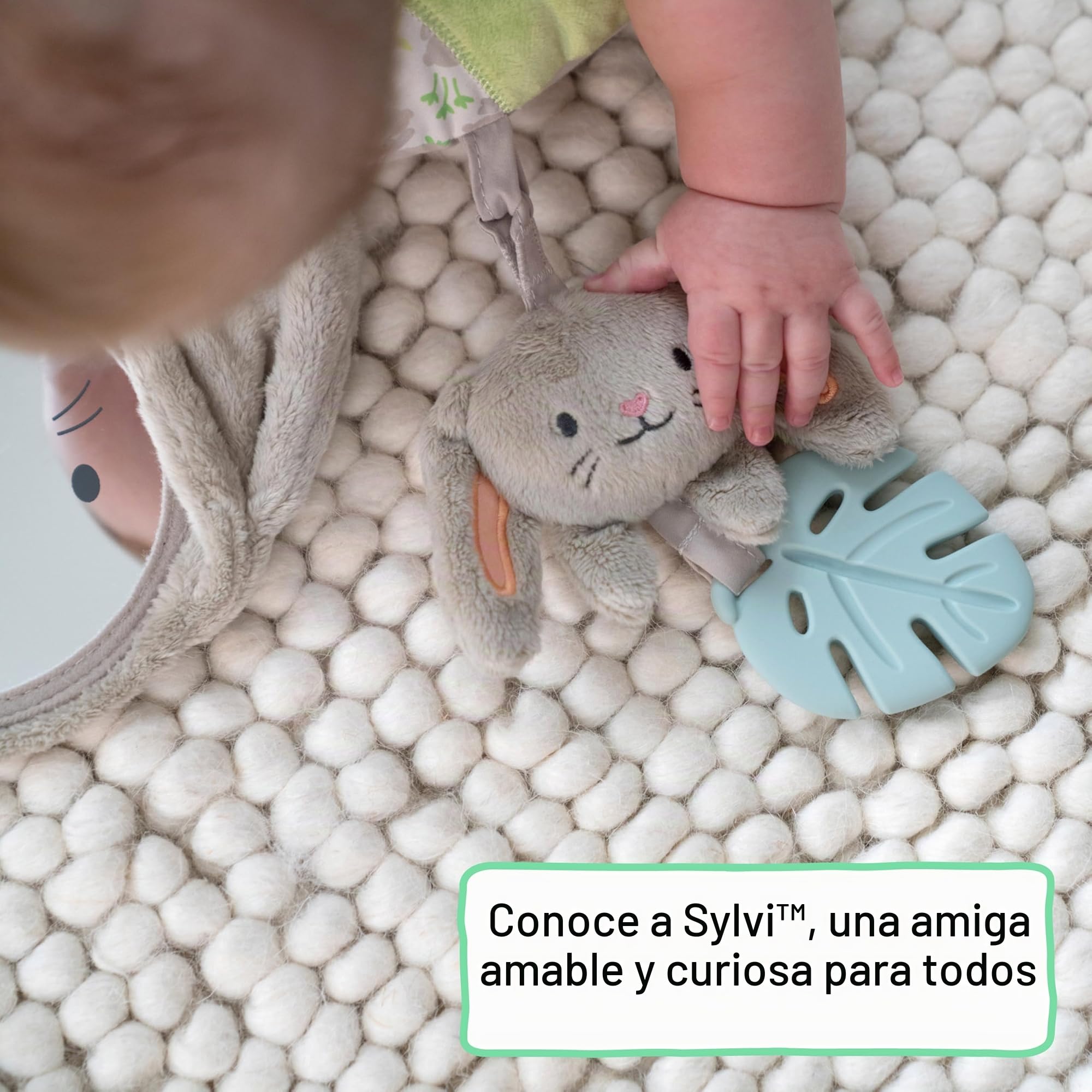 Ingenuity, Cojín para el Tiempo Boca Abajo Cozy Prop Sylvi, Multisensorial con 4 Juguetes Desmontables, Estimula el Desarrollo y la Coordinación, Suave Conejito de Peluche, Desde Recién Nacidos