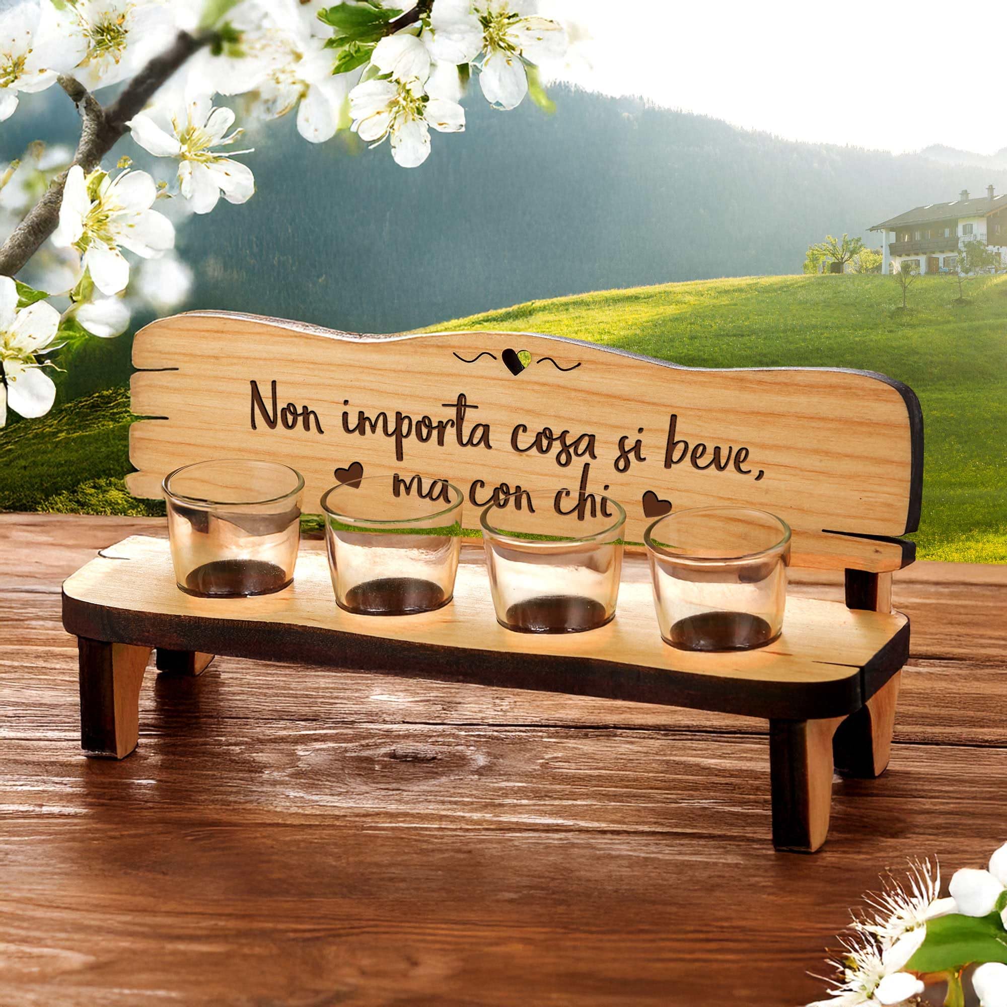 Casa Vivente Panchina per Shot in Legno con 4 Bicchierini in Vetro Inclusi, Incisione Non Importa Cosa Si Beve, Accessori Decorativi, Idea Regalo Originale per Anniversari, Matrimoni o Compleanni