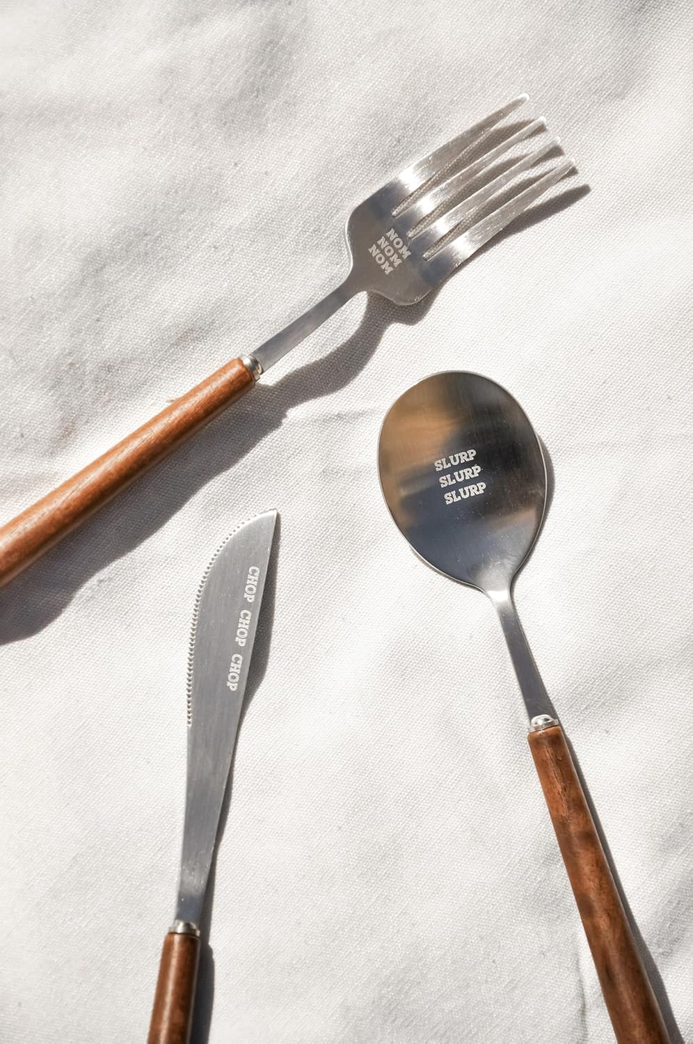 Fun Lightweight Stainl Steel Flatware Set with Walnut