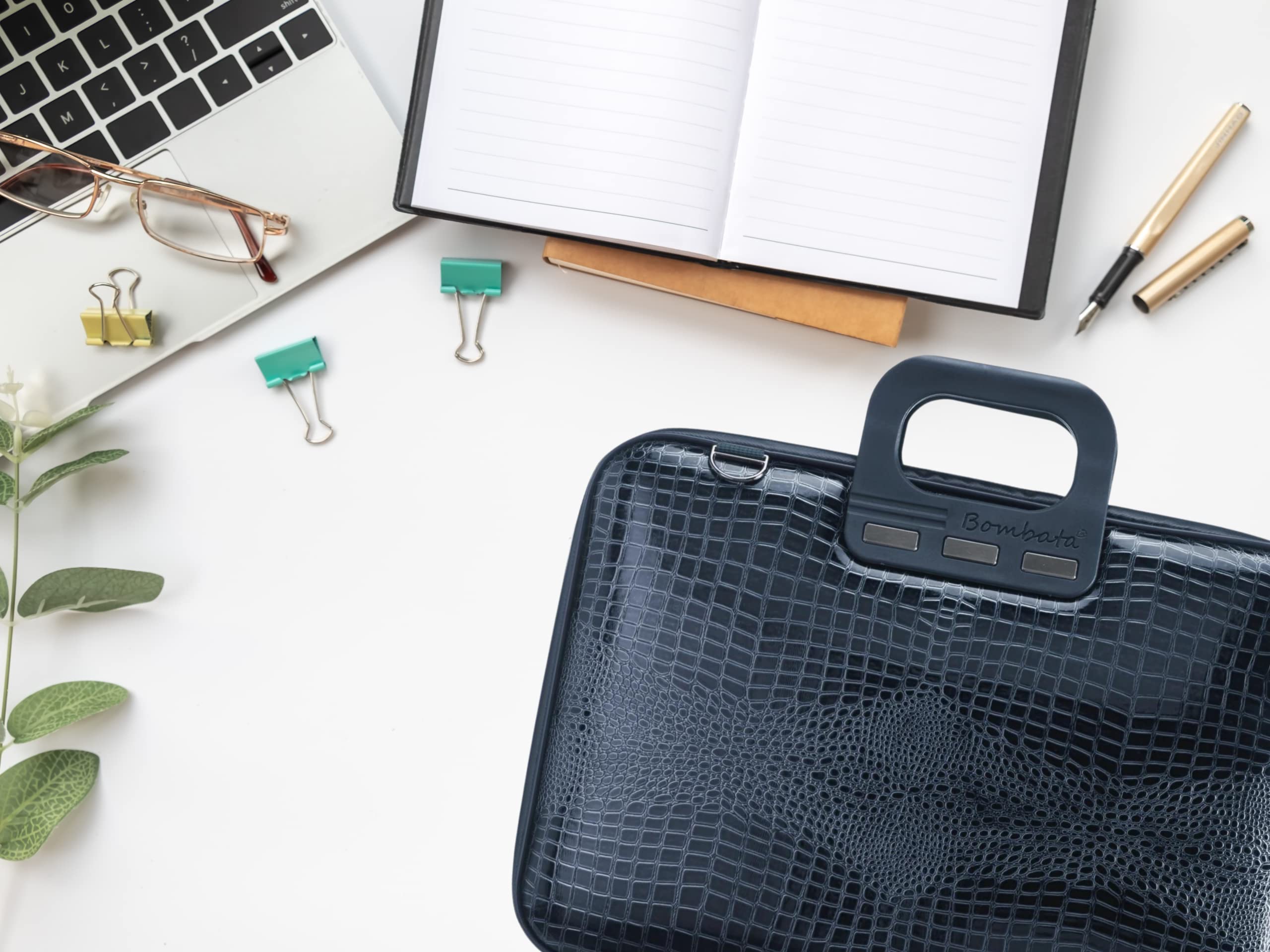 Bombata Shiny Cocco - Borsa Porta Computer con Tracolla, Elegante e Funzionale, Unisex, 100% Vegan, per Professionisti e Studenti, Blu - 13/14 Pollici