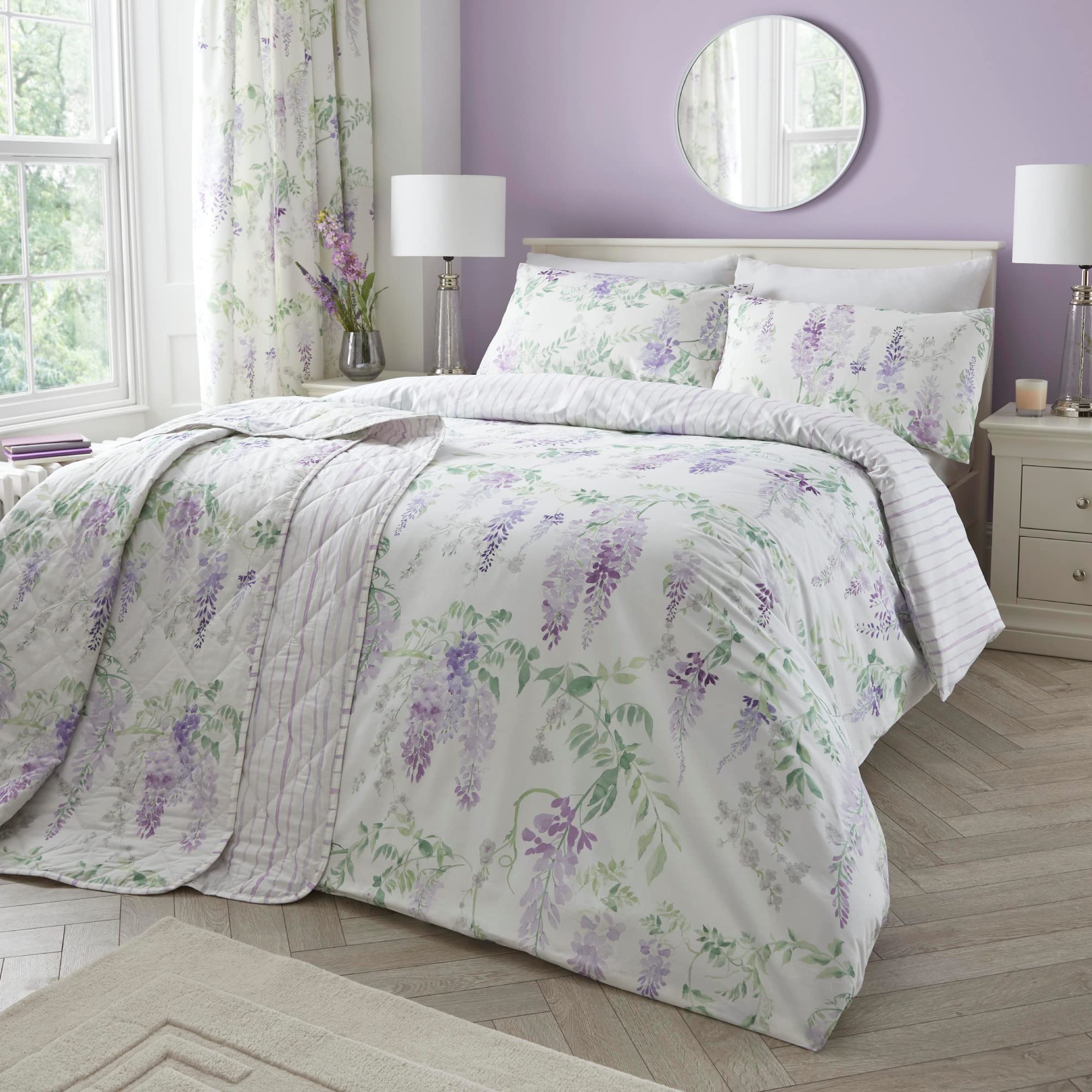 Dreams & Drapes - Couvre-lit Violet glycine (230 cm x 200 cm) – Doux au Toucher – Couvre-lit matelassé Floral Violet – Couverture Florale Lavande – Housse de Couette Assortie Disponible