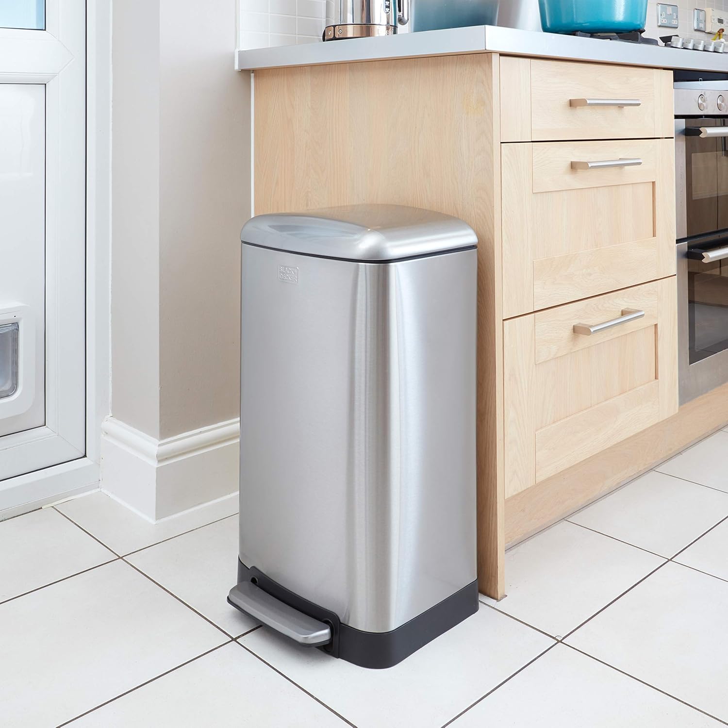 BLACK+DECKER BXBN0001GB 30L Pedal Bin with Soft Close Lid, Stainless Steel, 61.5cm x 35cm x 34cm, Cool Grey