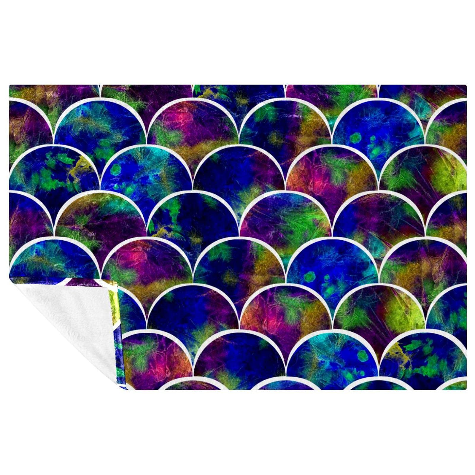 Couverture douce motif écailles colorées pour créer un cocon chaud à la maison