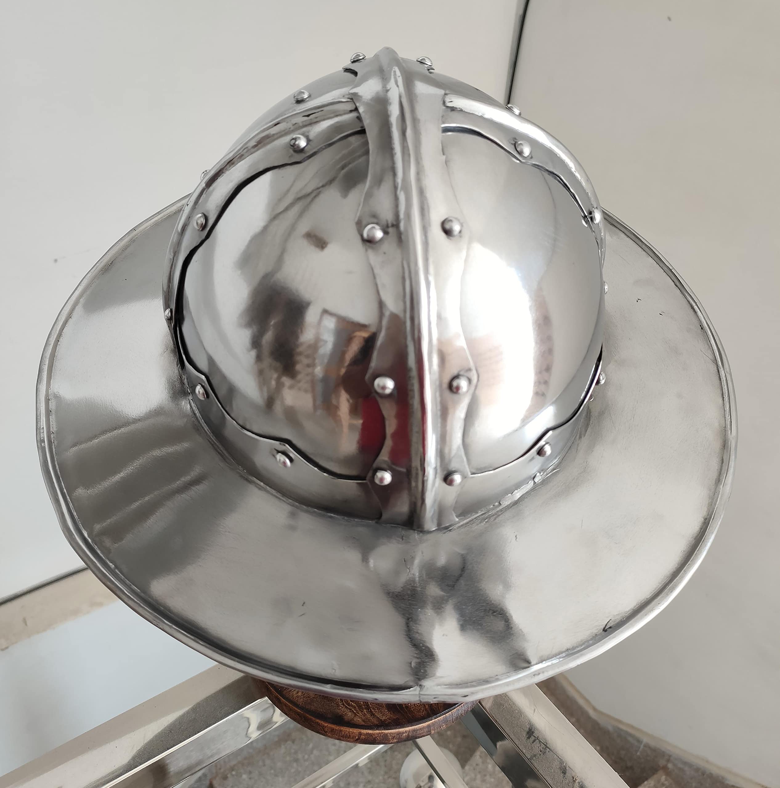 18 Gauge, mittelalterlicher italienischer Wasserkocher-Helm, Battle Ready